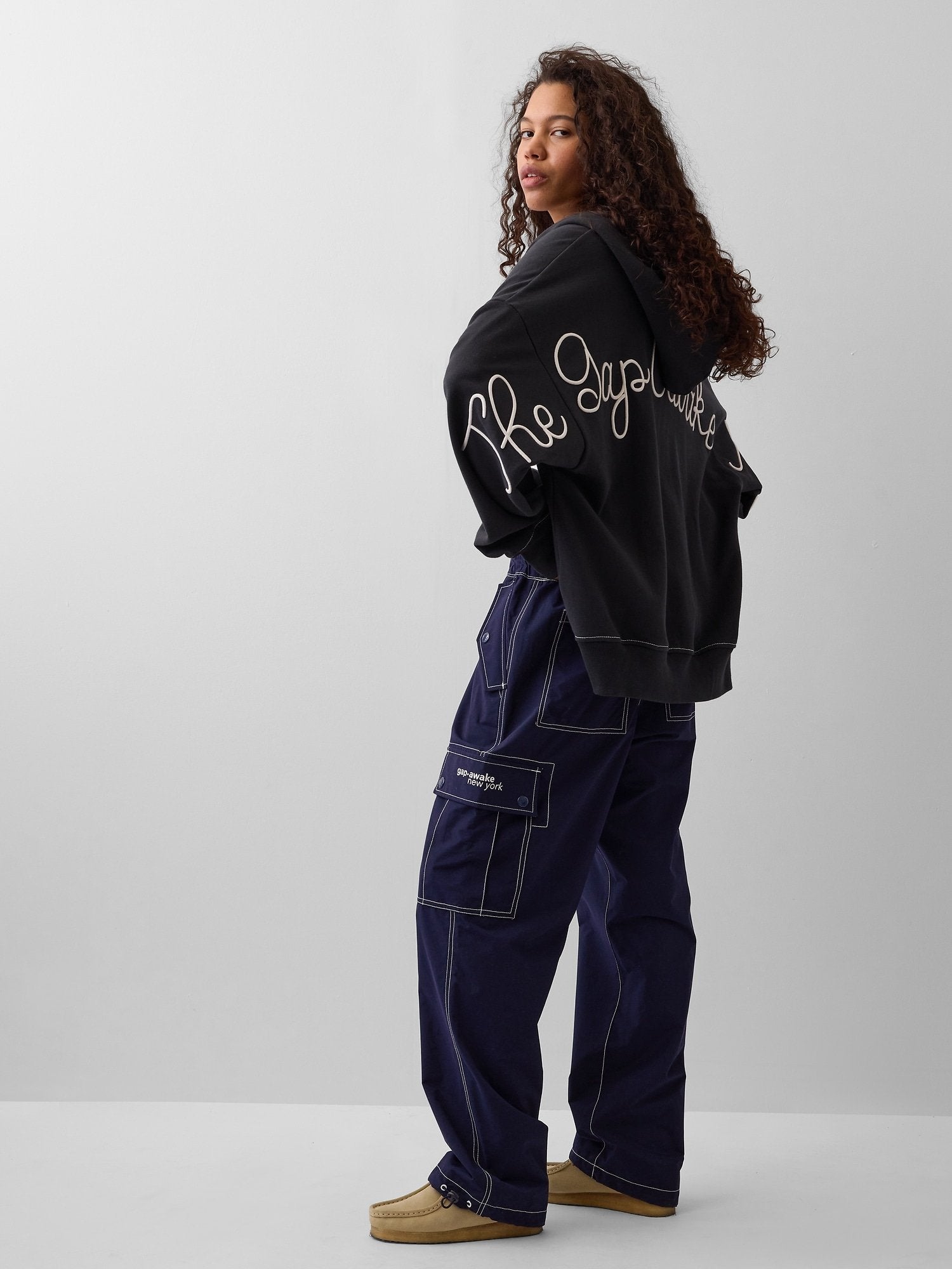 GAP AWAKE NY CARGO BAGGY JOGGERS - Cargo trousers - navy uniform