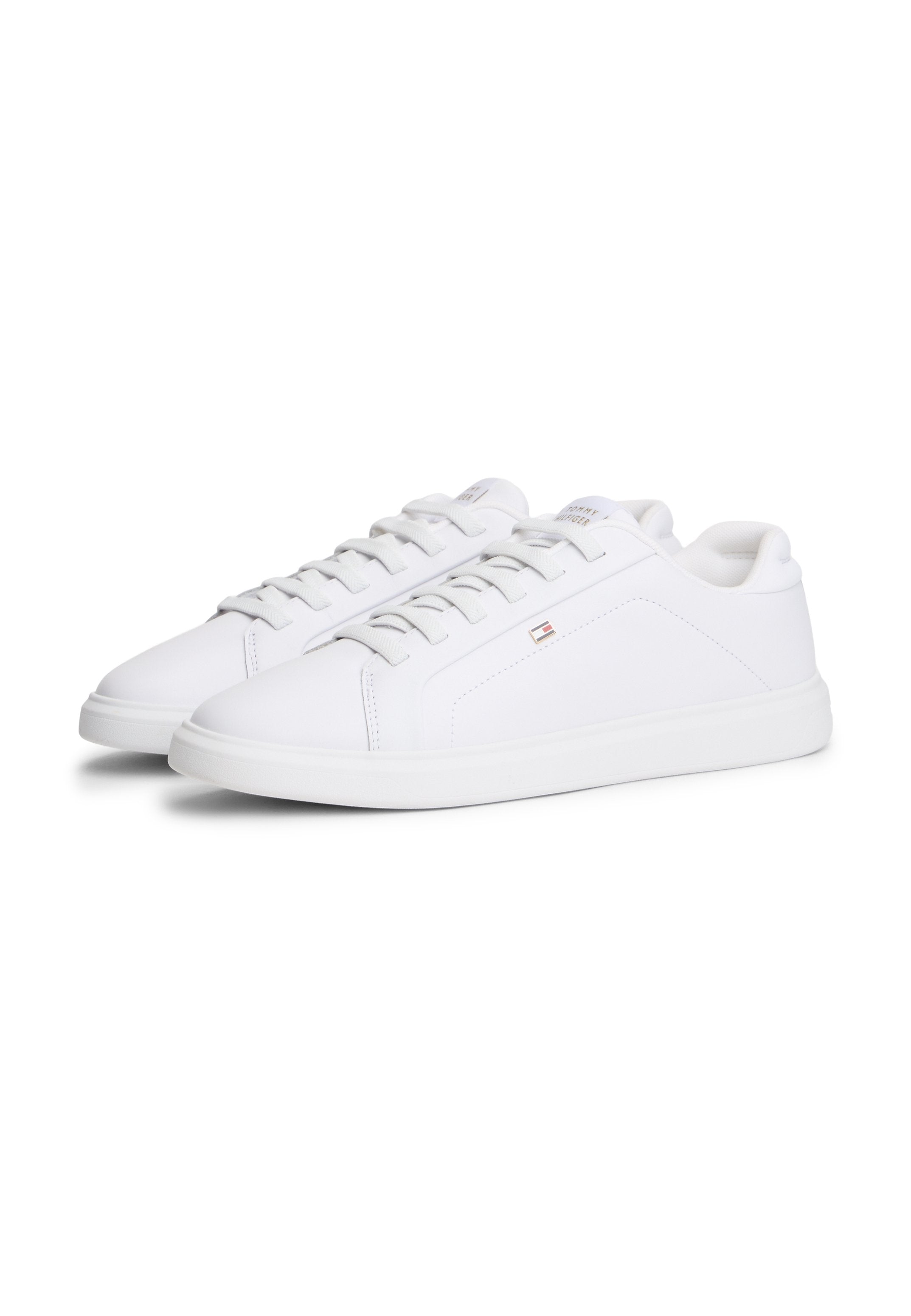 Trainers - white