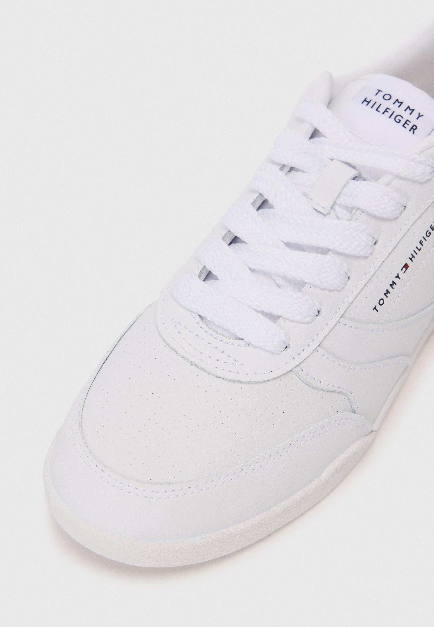 BASKETS À SEMELLE CUP ET LOGO EN CREUX EN CUIR - Baskets - blanc