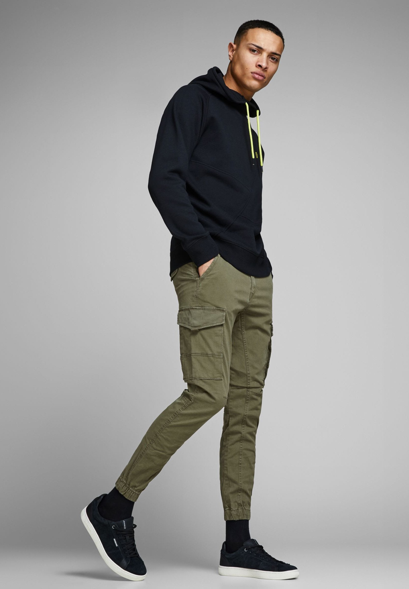 JJIPAUL JJFLAKE  - Cargo trousers - olive night