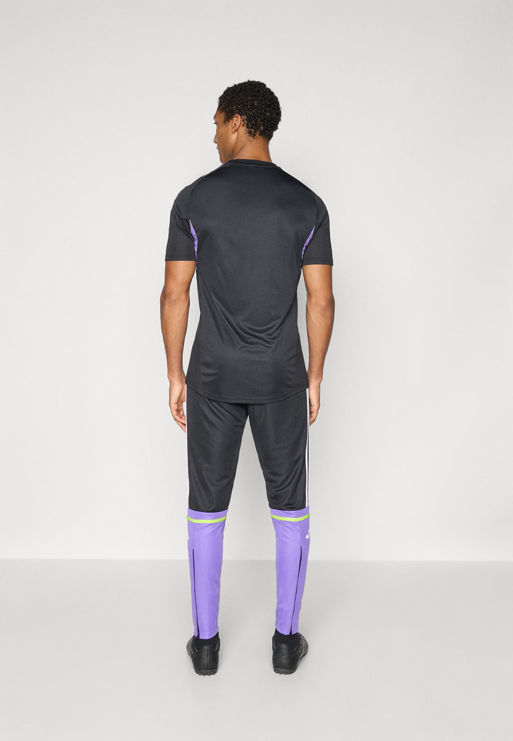 SQUADRA REGULAR FIT - Tracksuit bottoms - black/purple rush