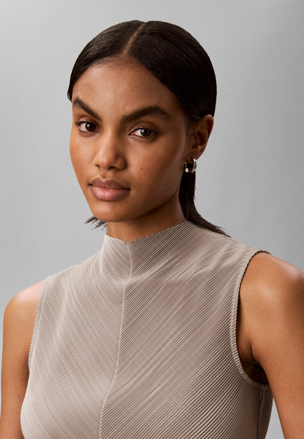 PLISSE MOCK NECK TOP - Blouse - roasted cashew