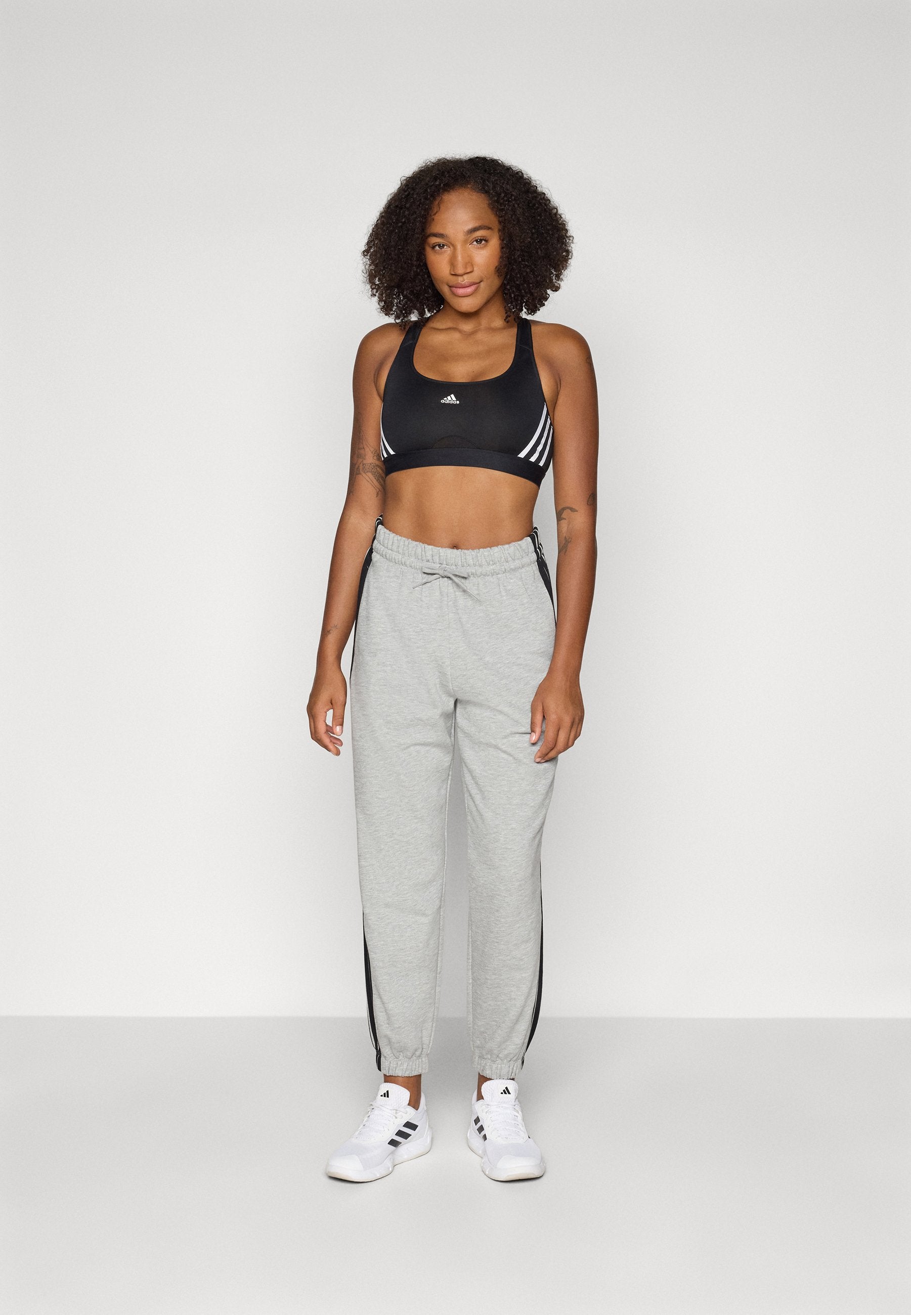 ESSENTIALS 3 STRIPES LOOSE PANTS - Bas de survêtement - gris/noir