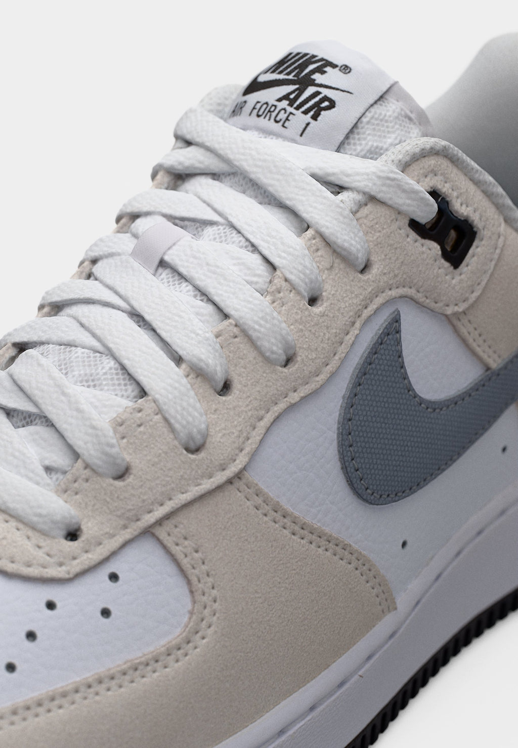 AIR FORCE 1 07 LV8 UNISEX - Baskets - blanc/gris froid métallisé/noir/gris froid/blanc sommet
