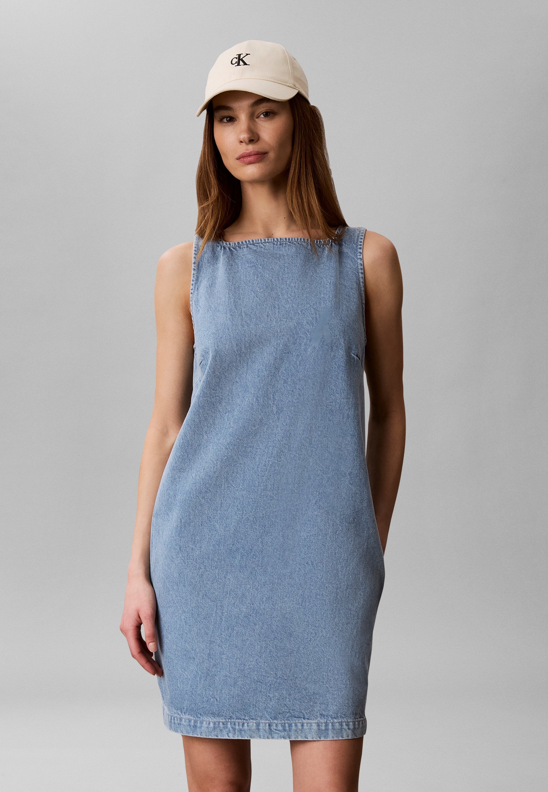 ROBE TRAPEZE EN JEAN COL EN V CK AQU - Robe en jean - ck aquatic