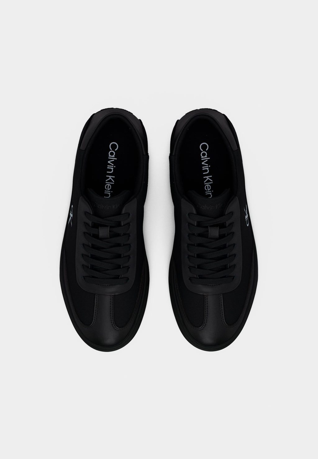 Trainers - triple black