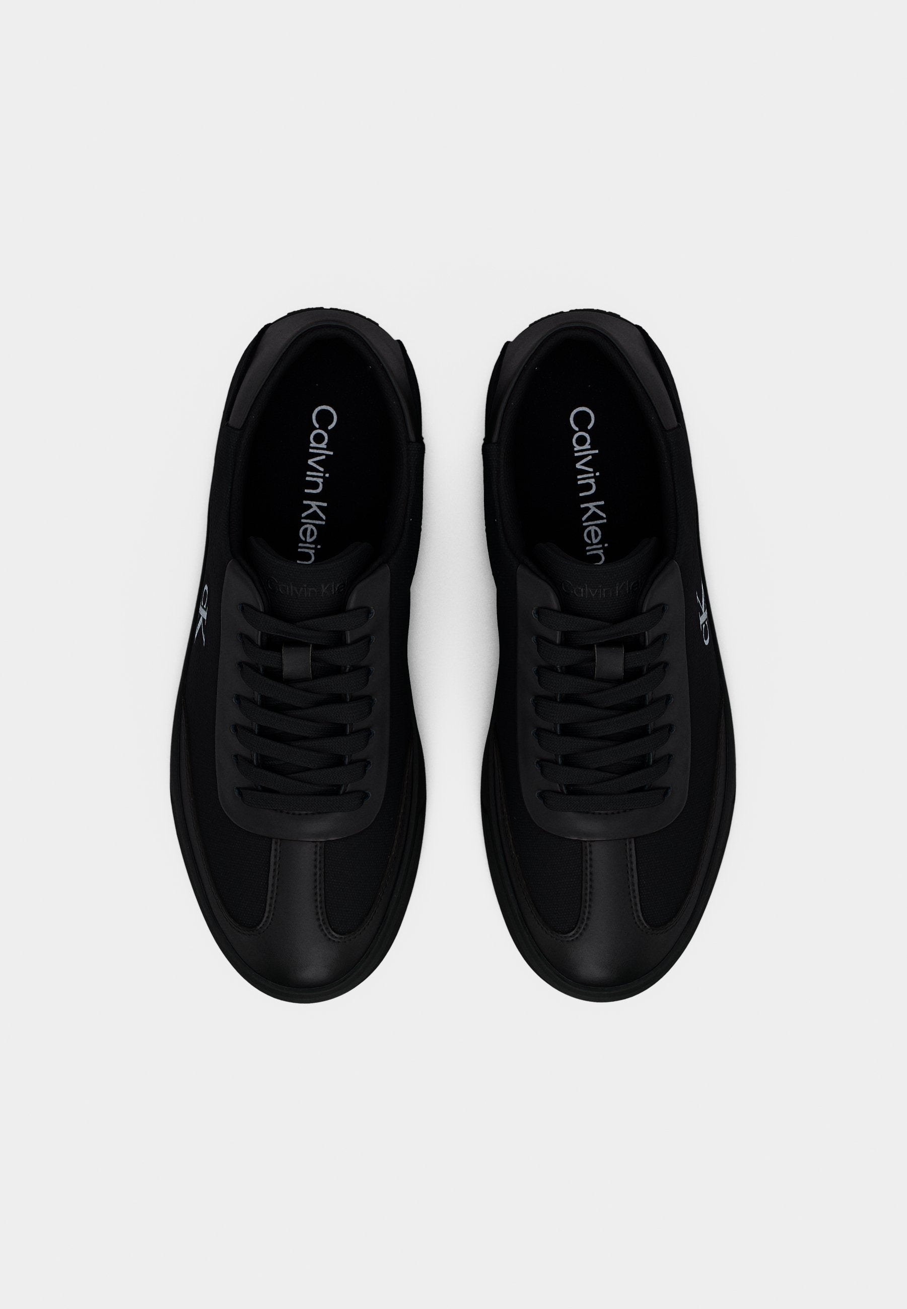 Trainers - triple black