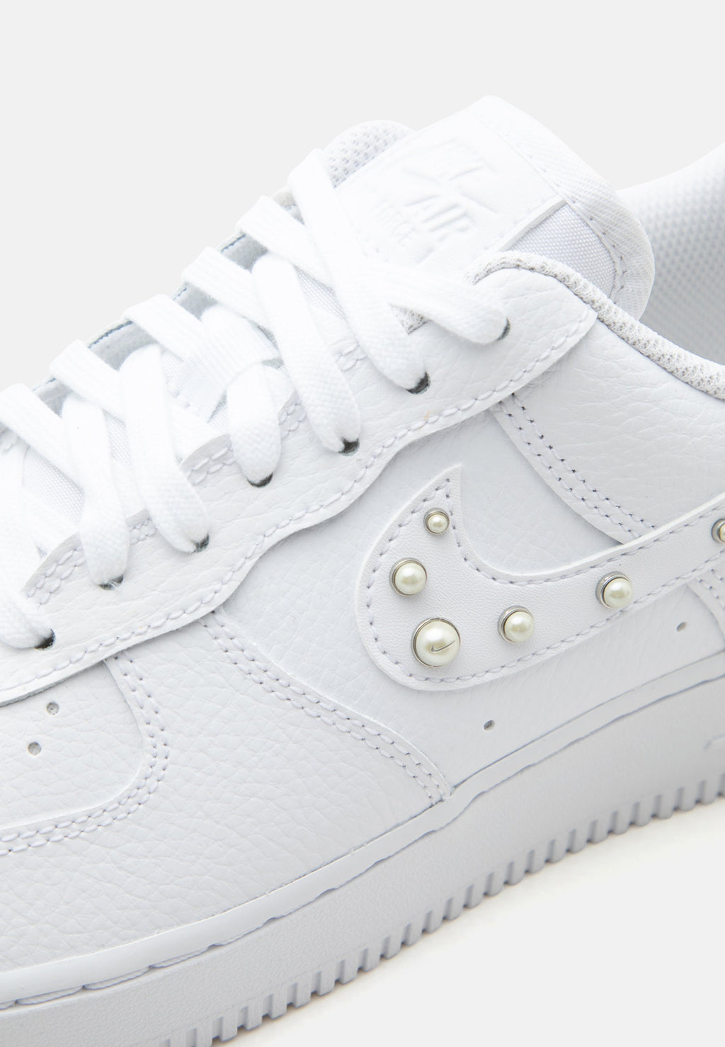 AIR FORCE 1 07 - Trainers - white/metallic silver-coloured/pure platinum-coloured