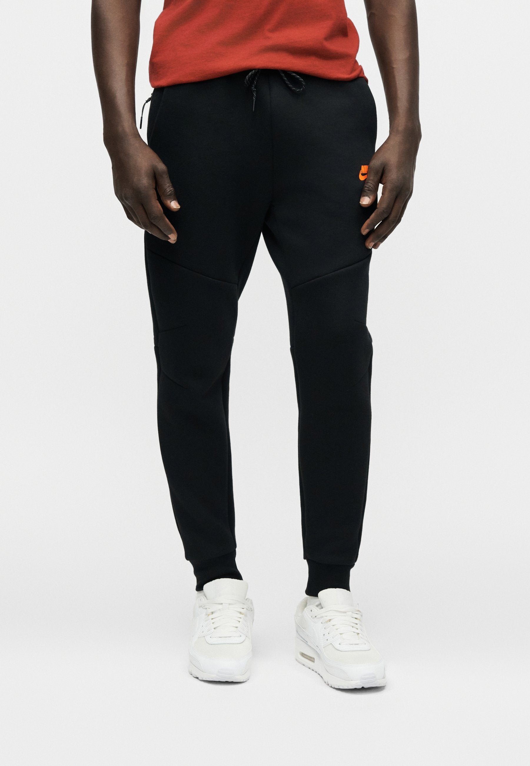 Tracksuit bottoms - black/hyper crimson