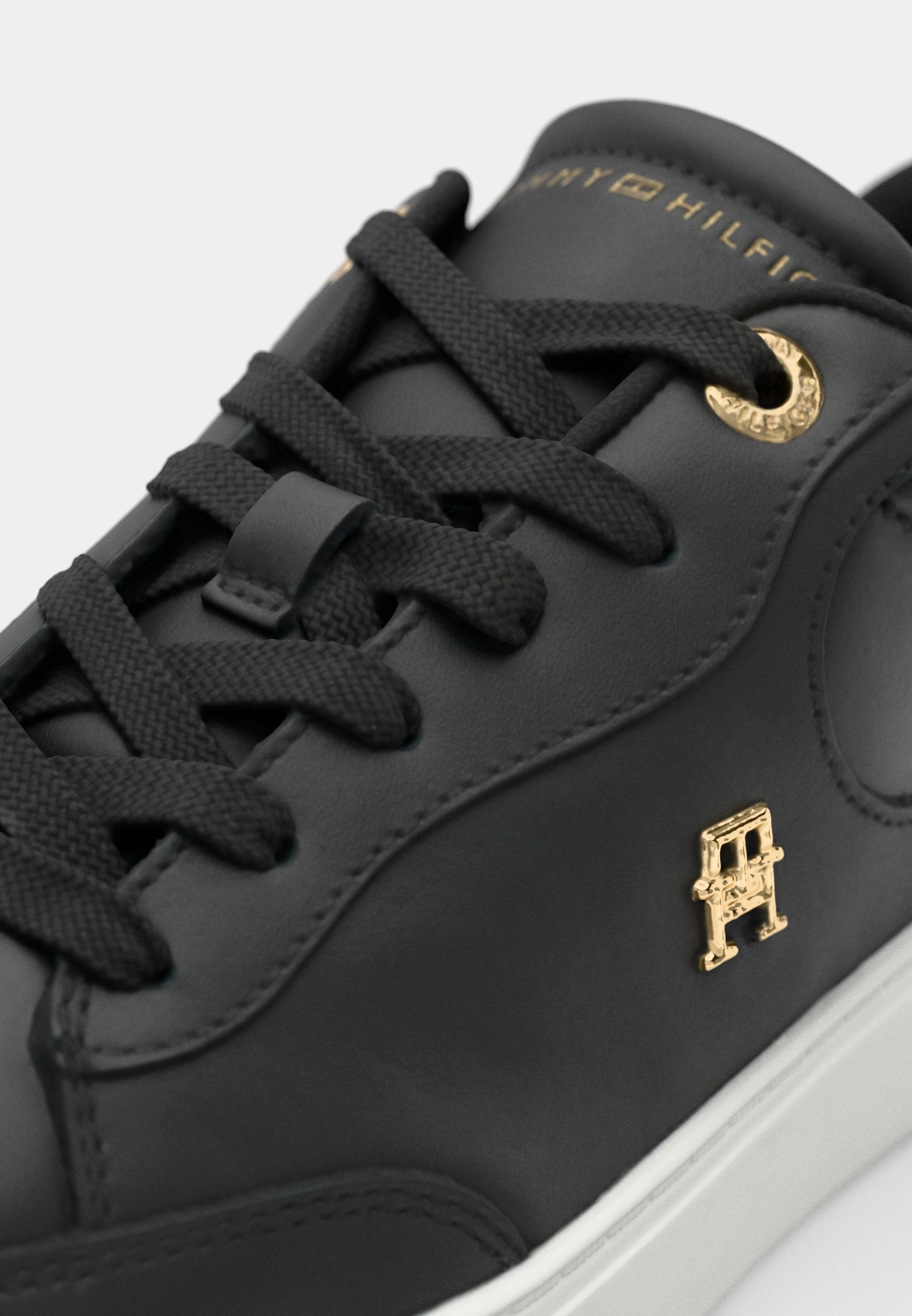 BASKETS EN CUIR TH MONOGRAM - Baskets - noir