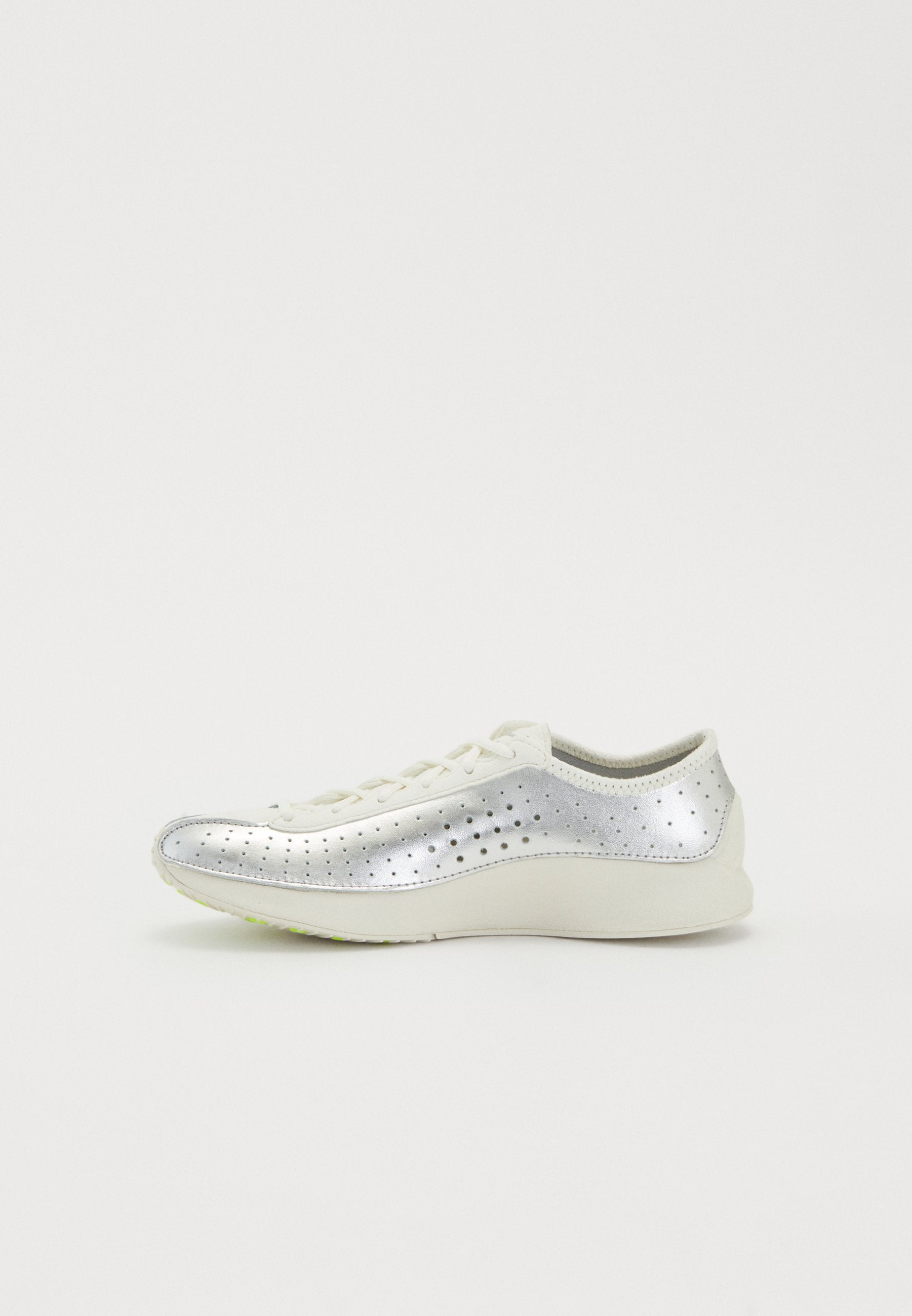 AIR SUPERFLY - Trainers - pale ivory/silver-coloured