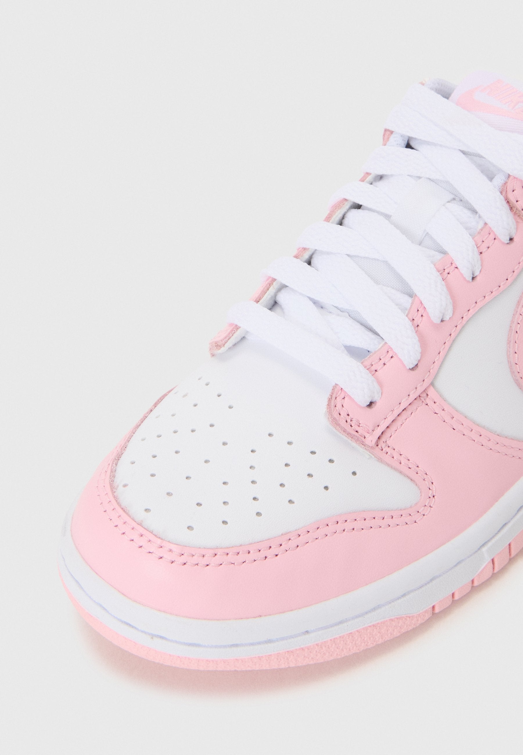 DUNK LOW UNISEX - Trainers - white/med soft pink