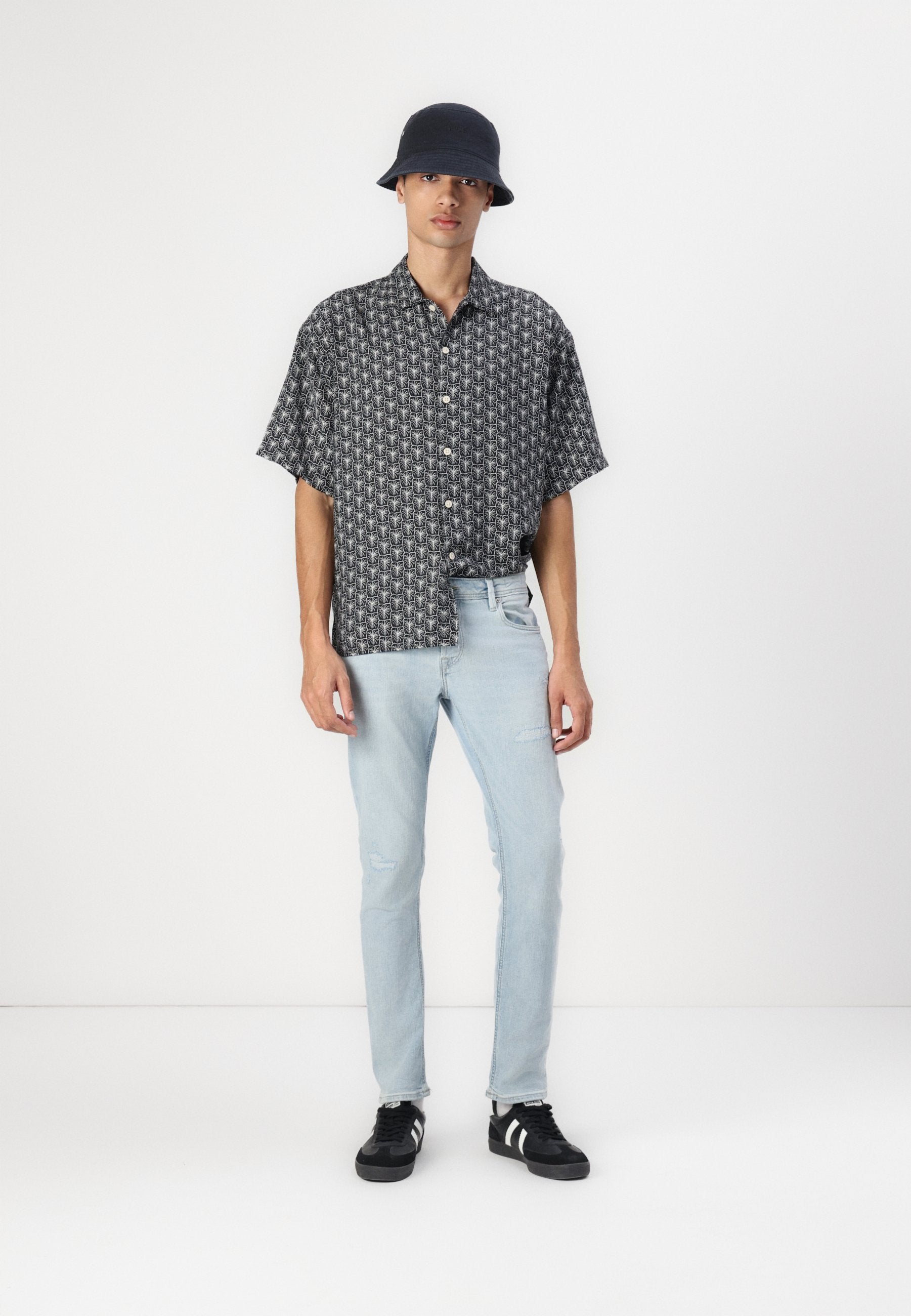 Resort Wide Fit - Shirt - black