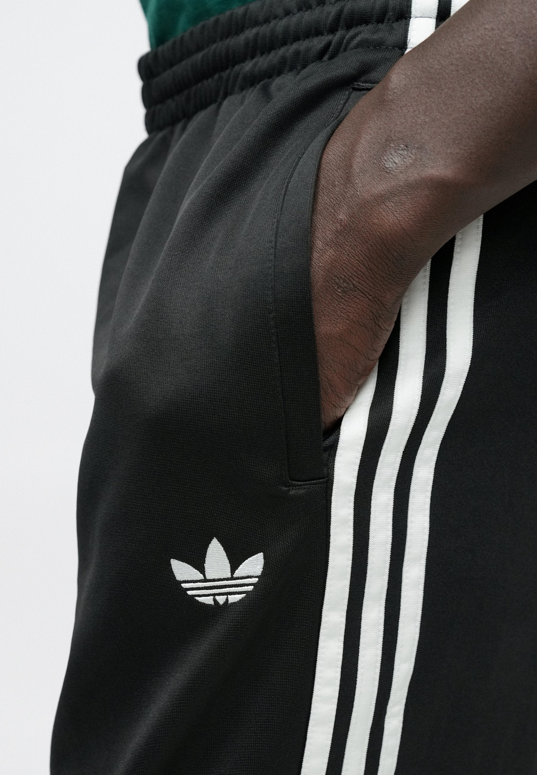 LOOSE  - Tracksuit bottoms - black/white