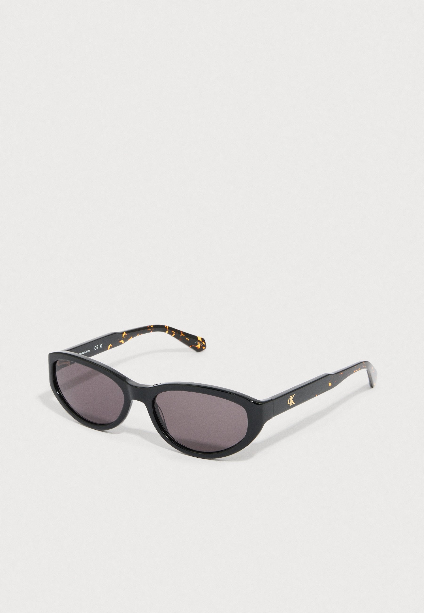 Sunglasses - black