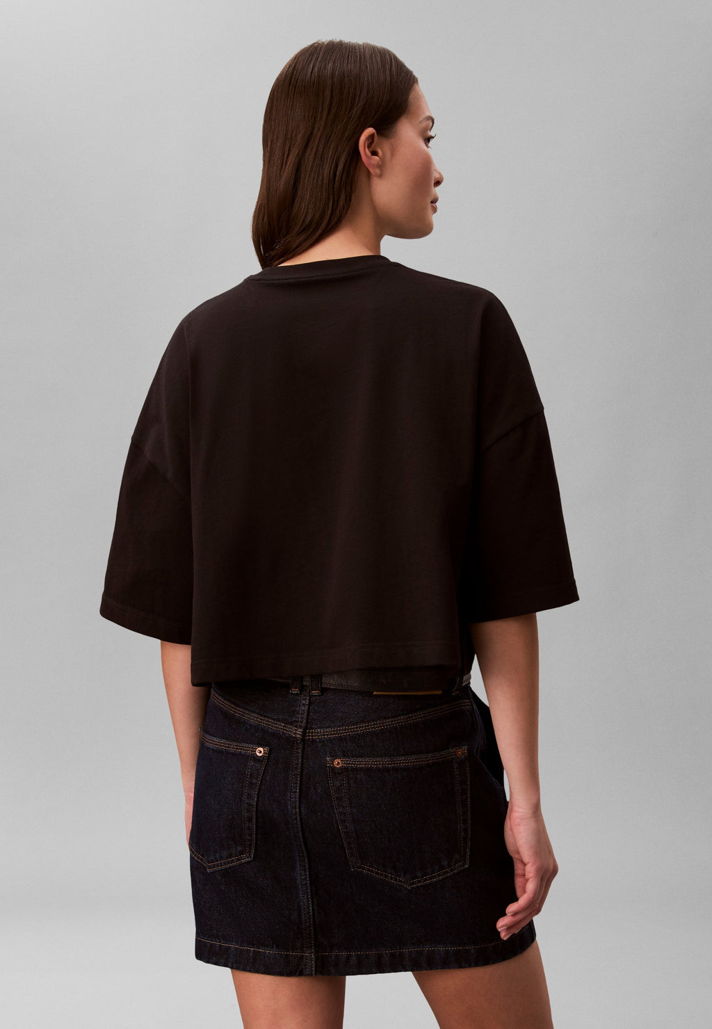 TEE-SHIRT CROP COUPE LARGE MONOLOGO - T-shirt imprimé - black