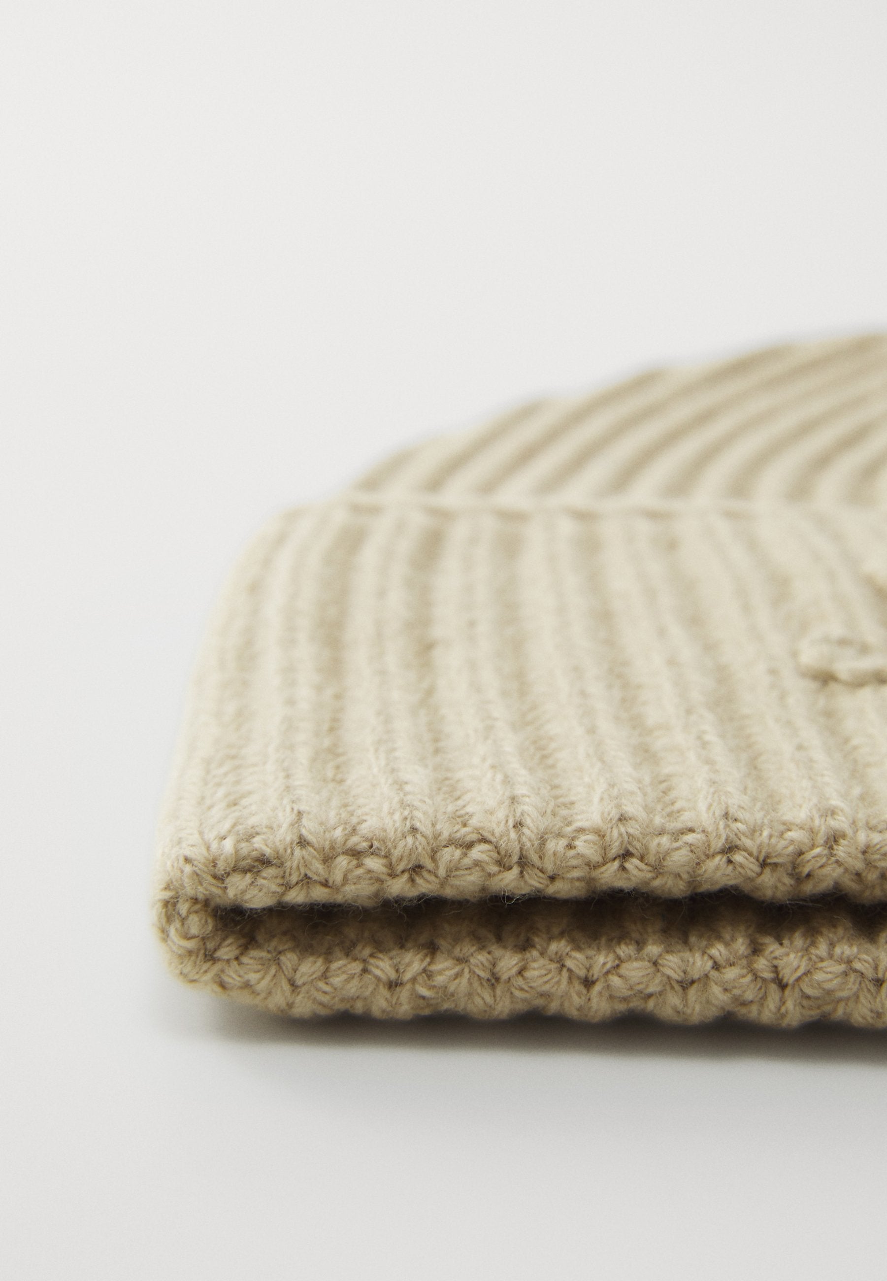 ELEVATED SCRIPT BEANIE - Beanie - sandalwood