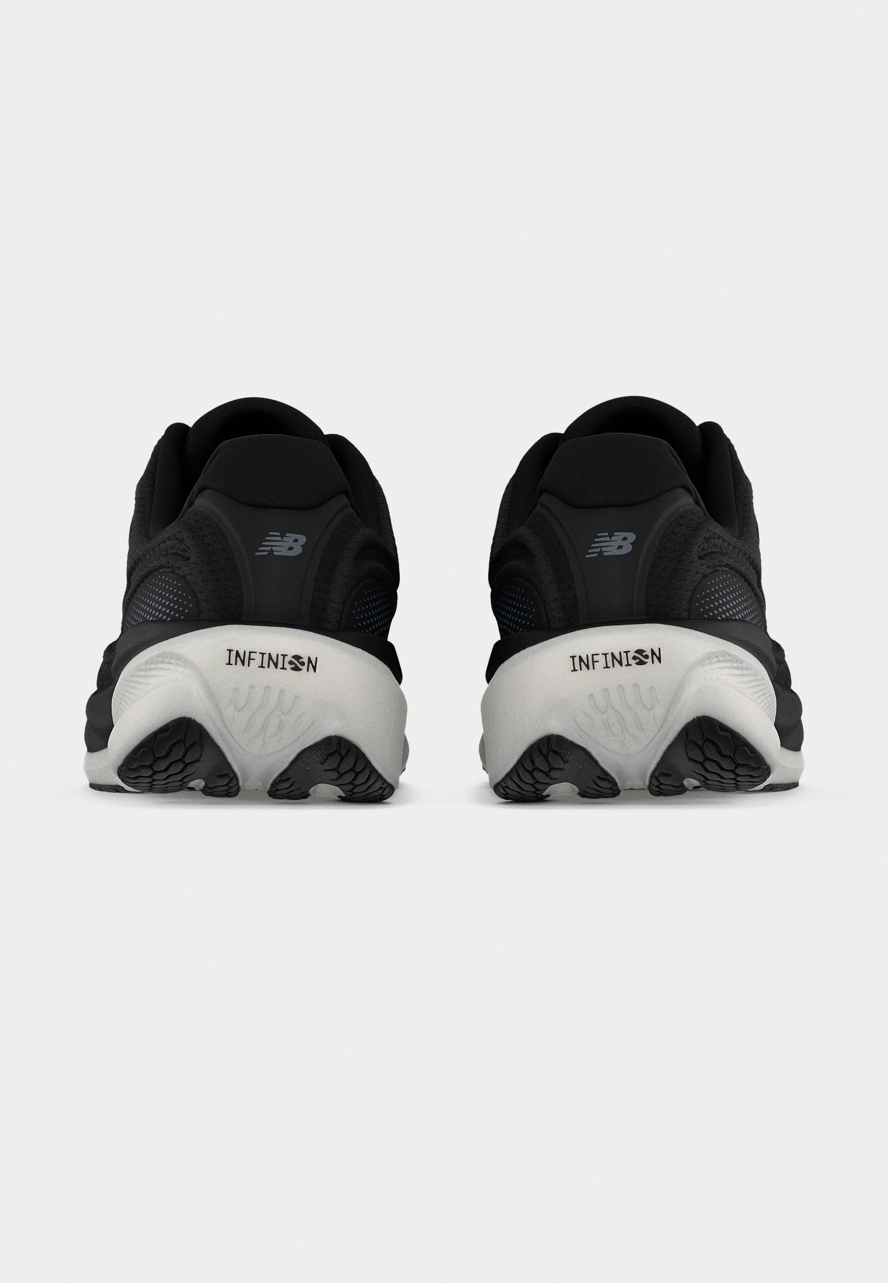 1080V15 - Road running shoes - black