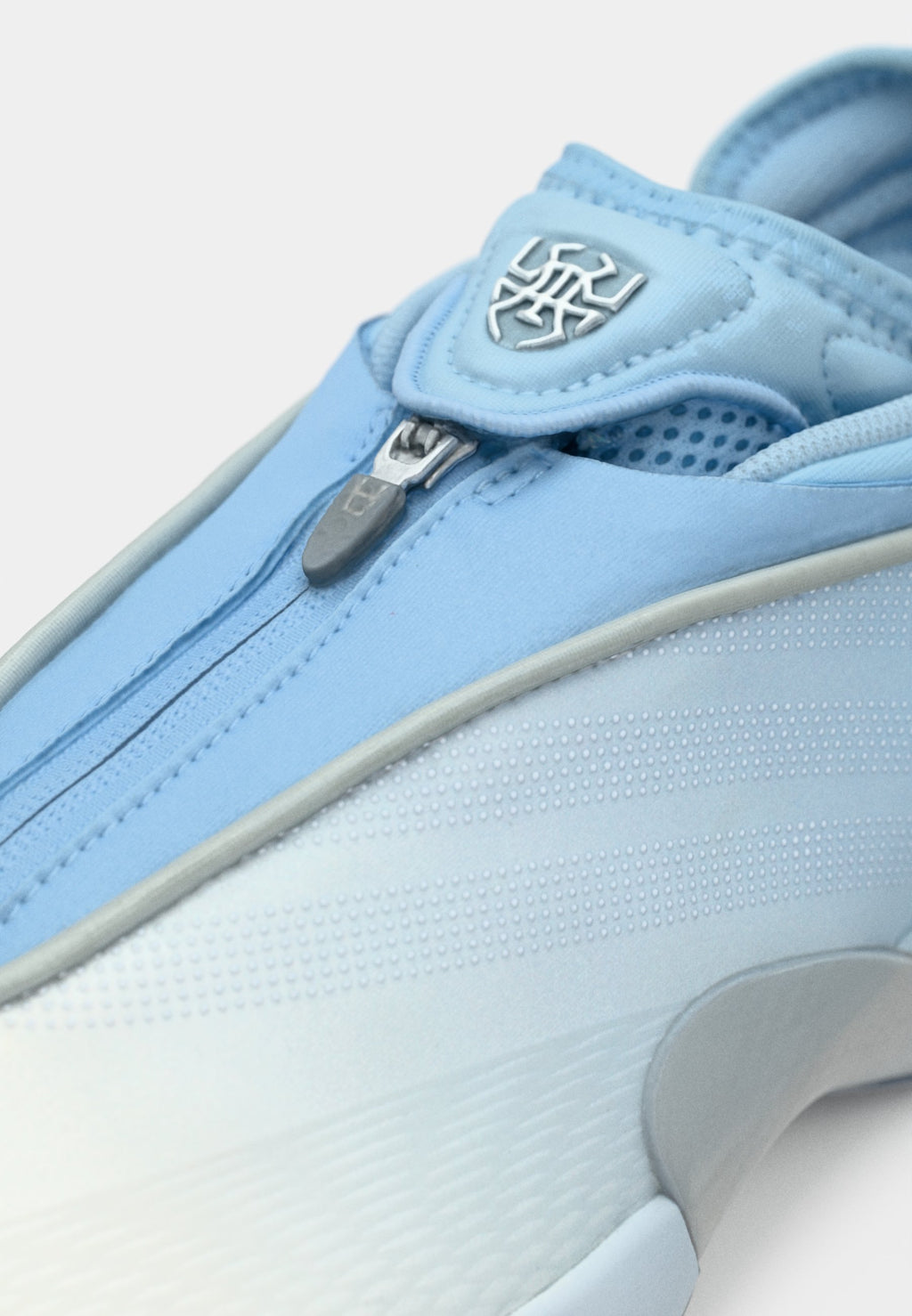 D.O.N. ISSUE 7 - Chaussures de basketball - bleu ciel/blanc chaussures/argent métallisé