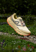HIERRO V9 - Trail running shoes - linen