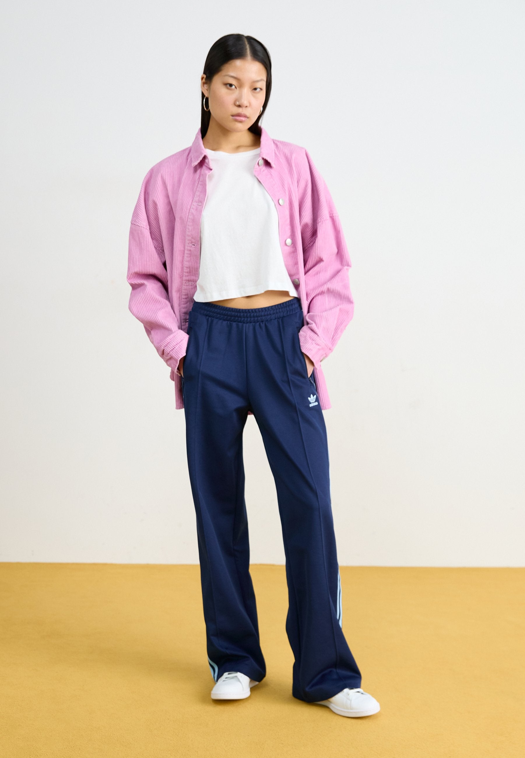 CLASSIC - Tracksuit bottoms - night indigo/clear sky