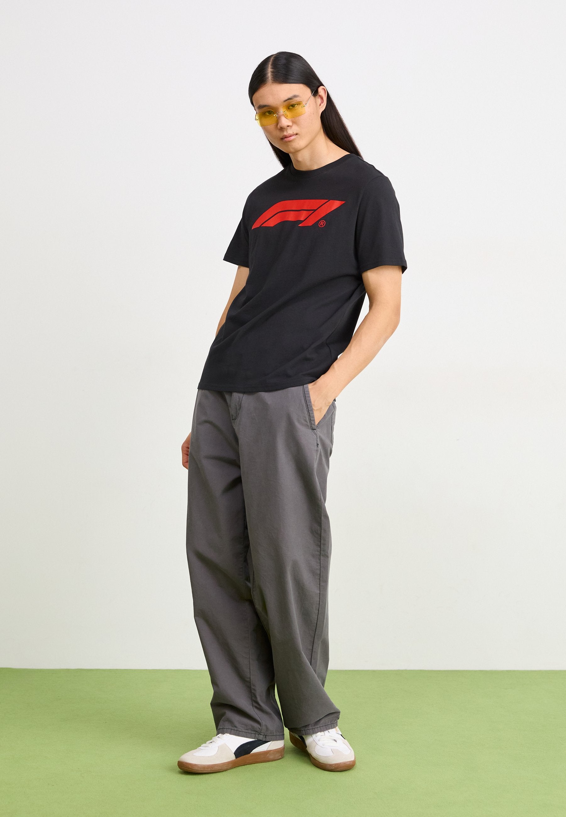 TEE LOGO F1 ESS 180G - T-shirt imprimé - noir