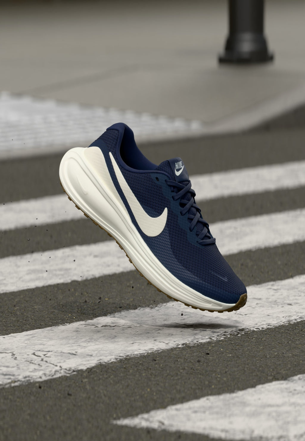 REVOLUTION 8 - Road running shoes - midnight navy/sail/med brown/wolf grey