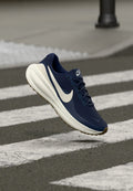 REVOLUTION 8 - Road running shoes - midnight navy/sail/med brown/wolf grey