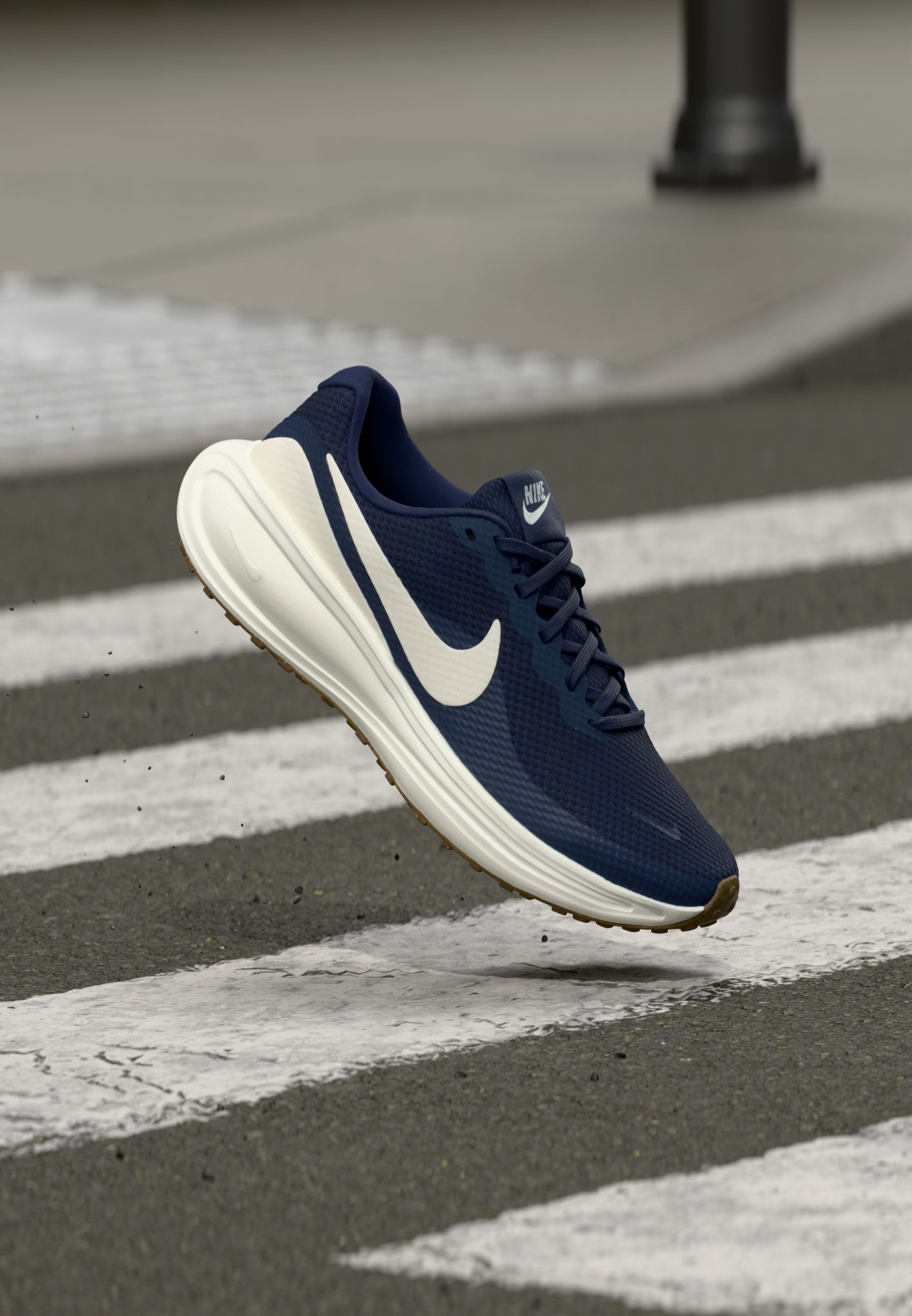 REVOLUTION 8 - Road running shoes - midnight navy/sail/med brown/wolf grey