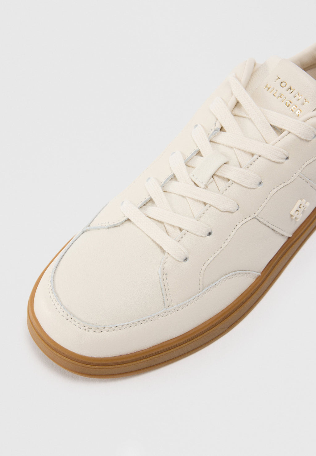 TH MONOGRAM LEATHER COURT TRAINERS - Trainers - soft cream