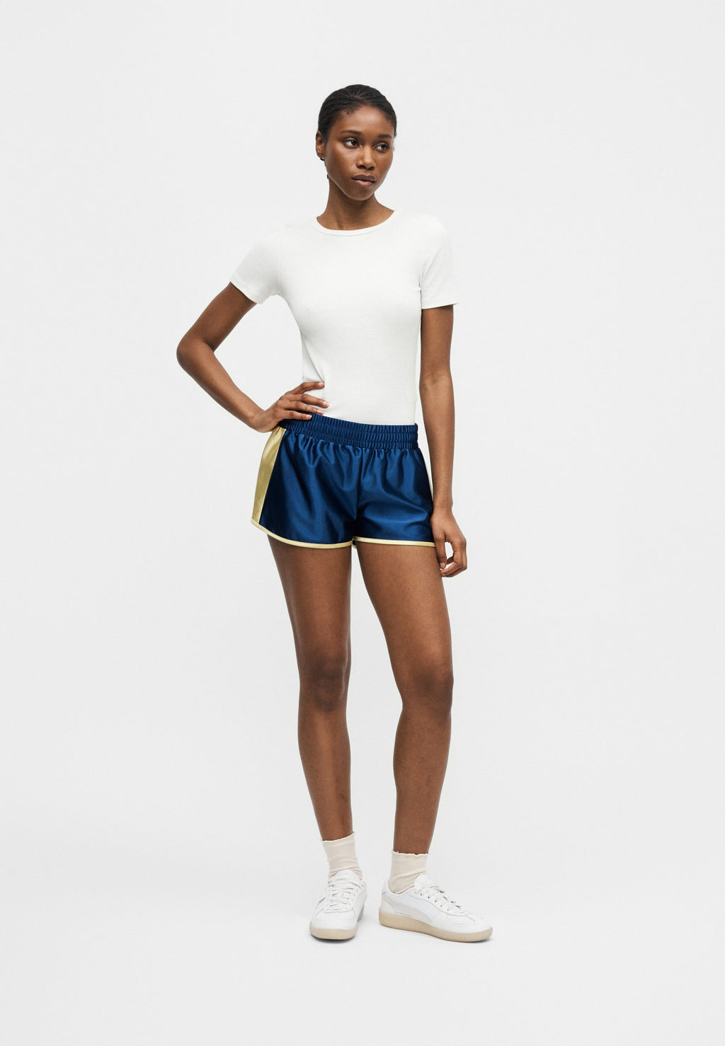 FUTURE ARCHIVE - Shorts - blue jewel