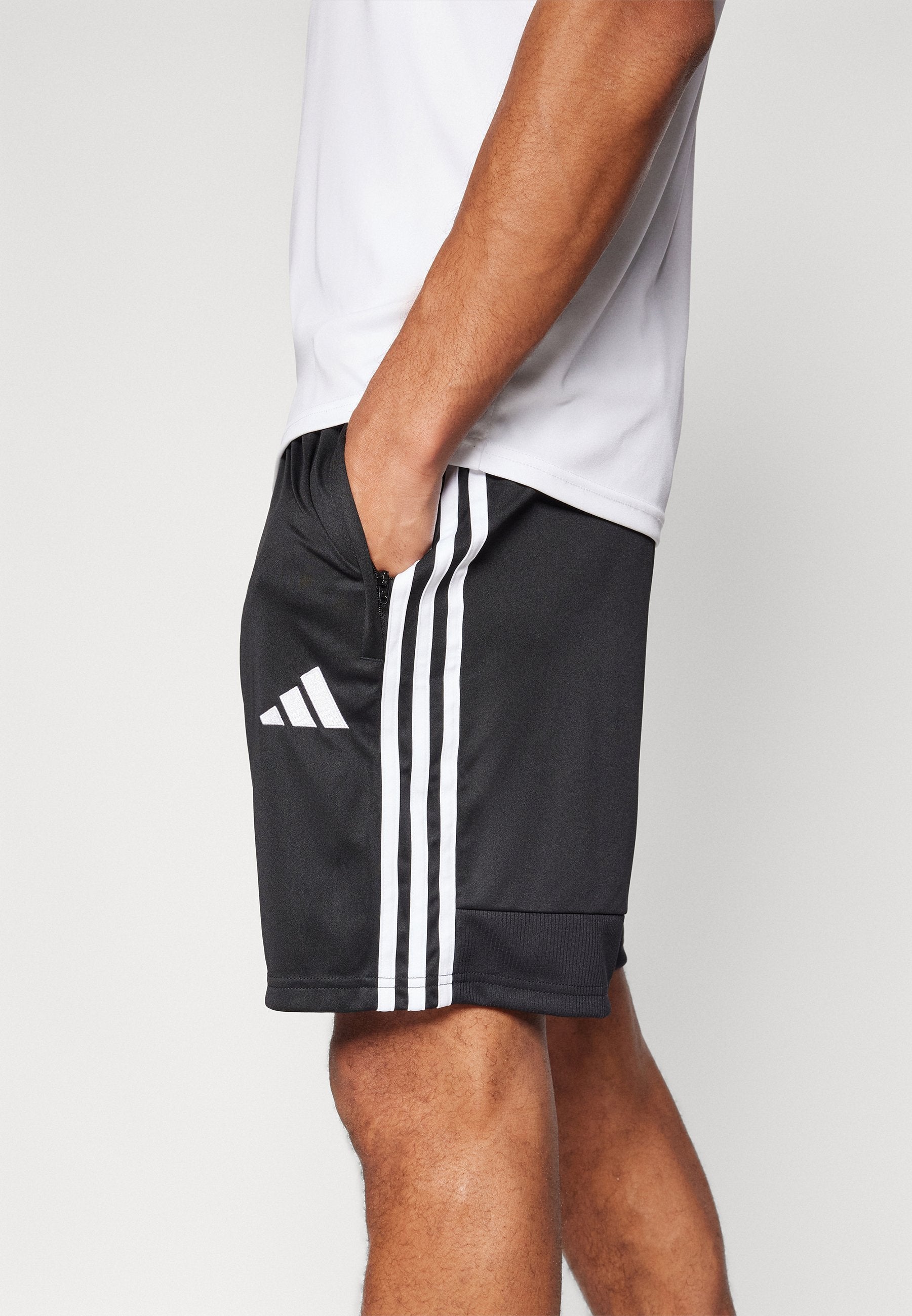 TIRO25 ESSENTIALS SHORT MEN - Sports shorts - black/white
