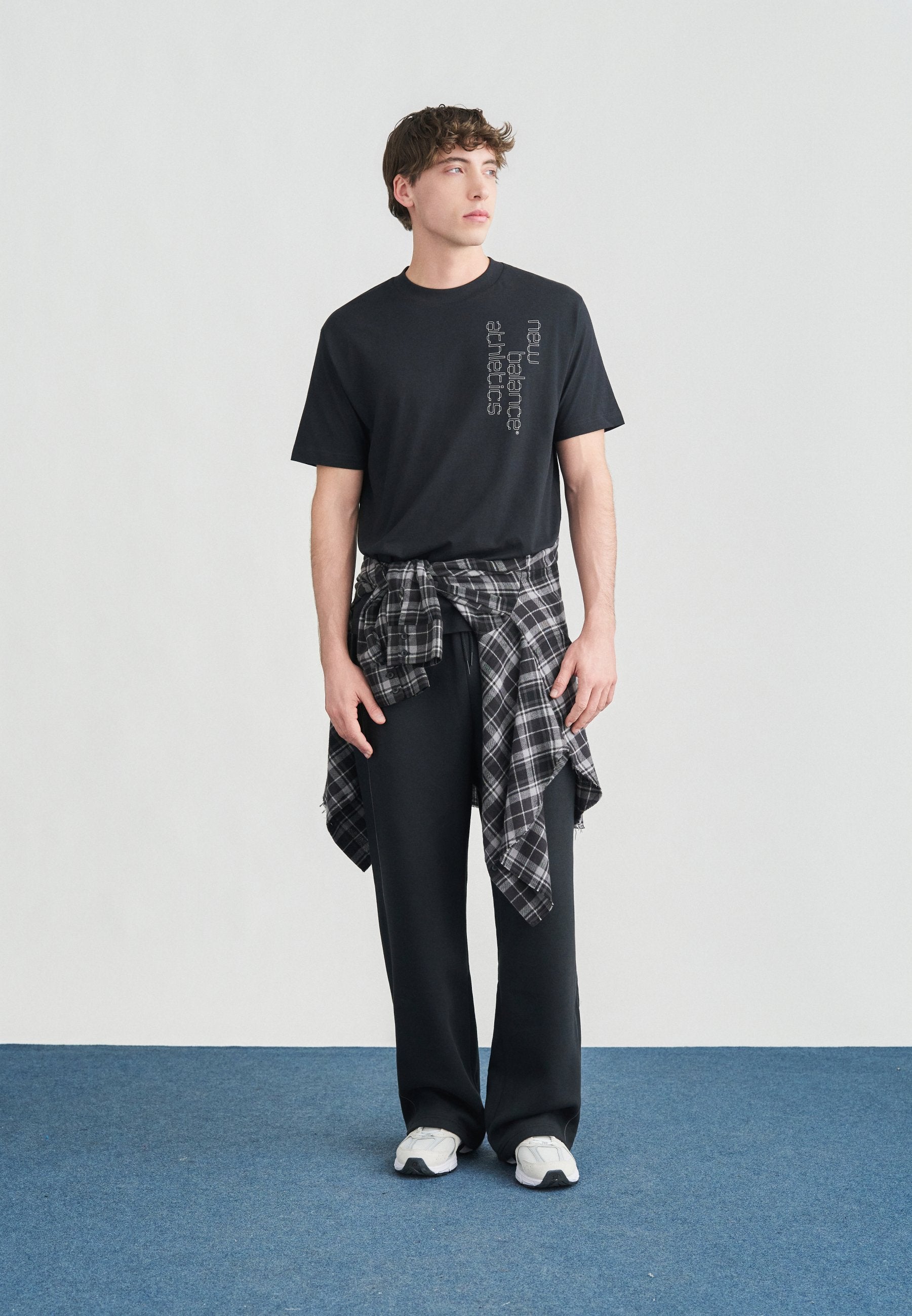 LINEAR GRAPHIC PANT - Tracksuit bottoms - black