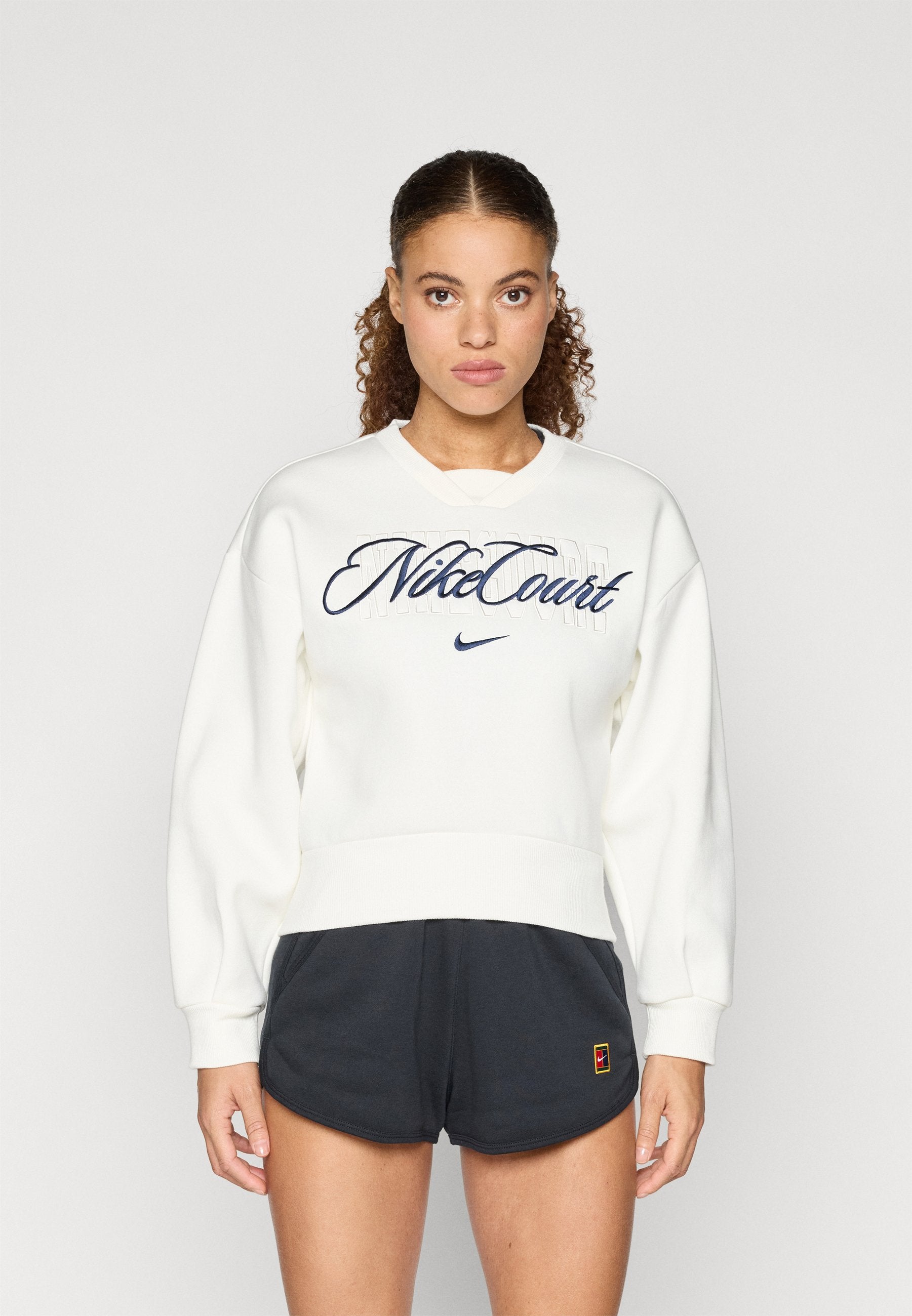 NIKECOURT - Sweatshirt - kirli beyaz/lacivert