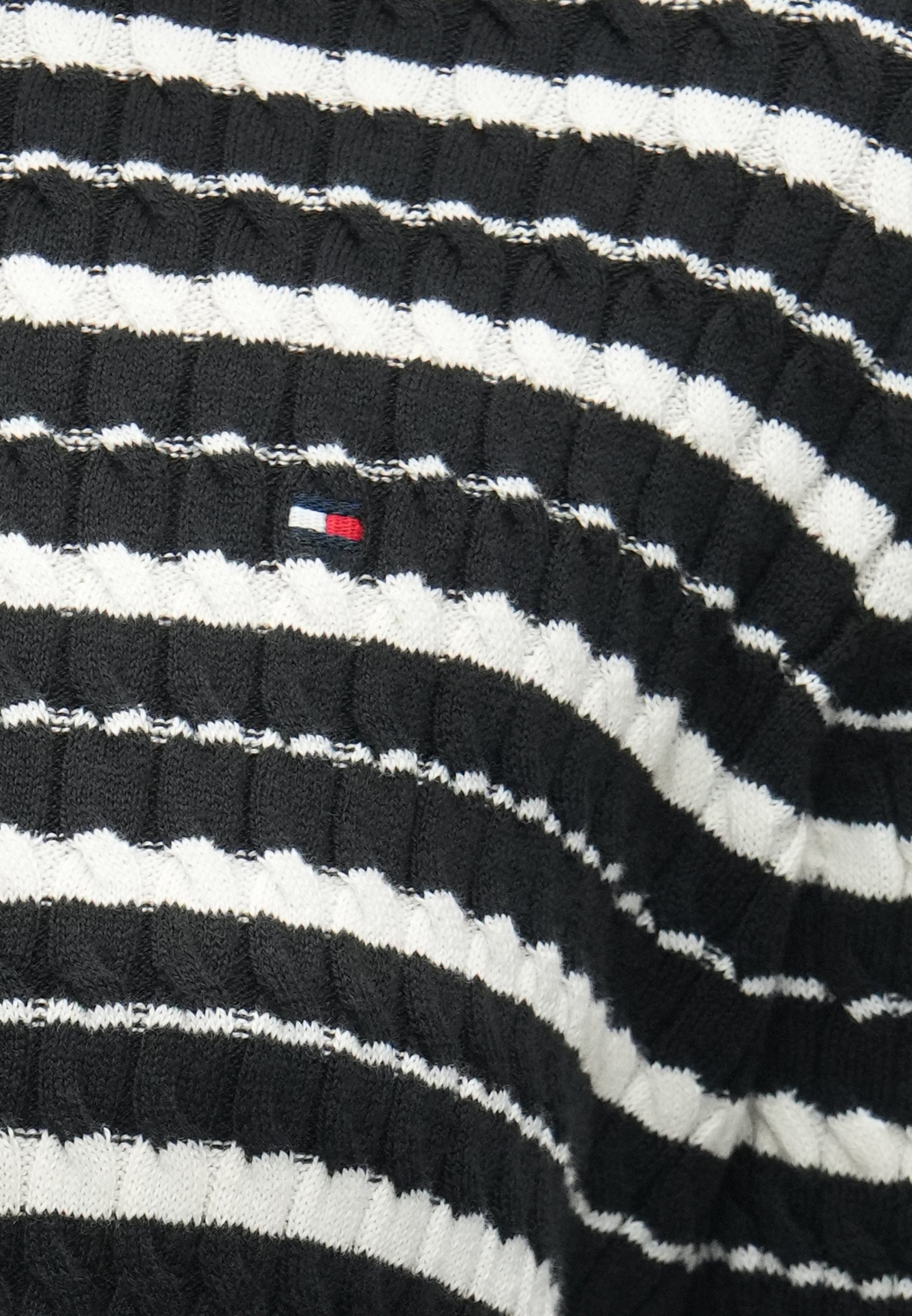 PULL FIN À MAILLES TORSADÉES - Pull - noir/calicot