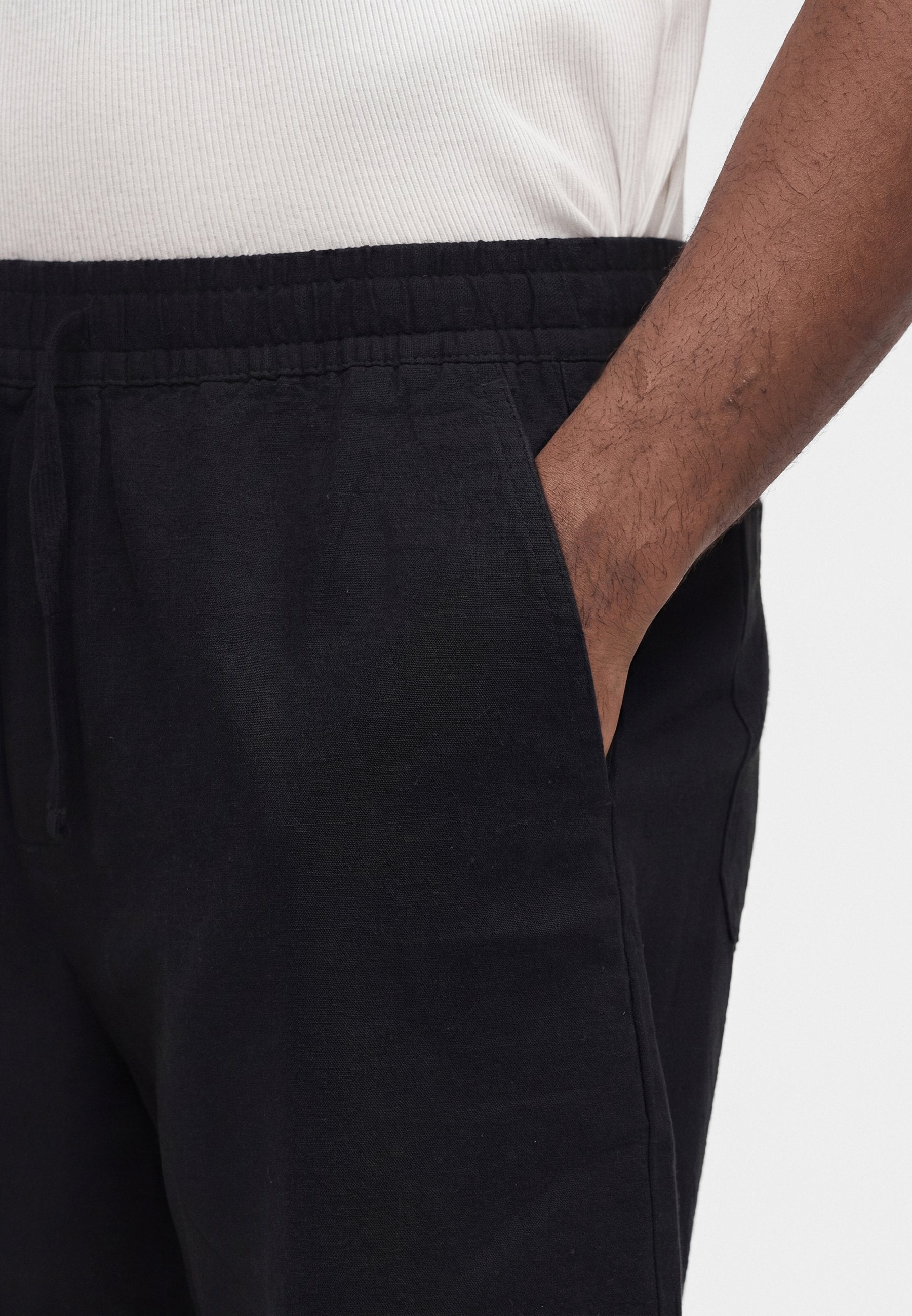 EASY - Shorts - black