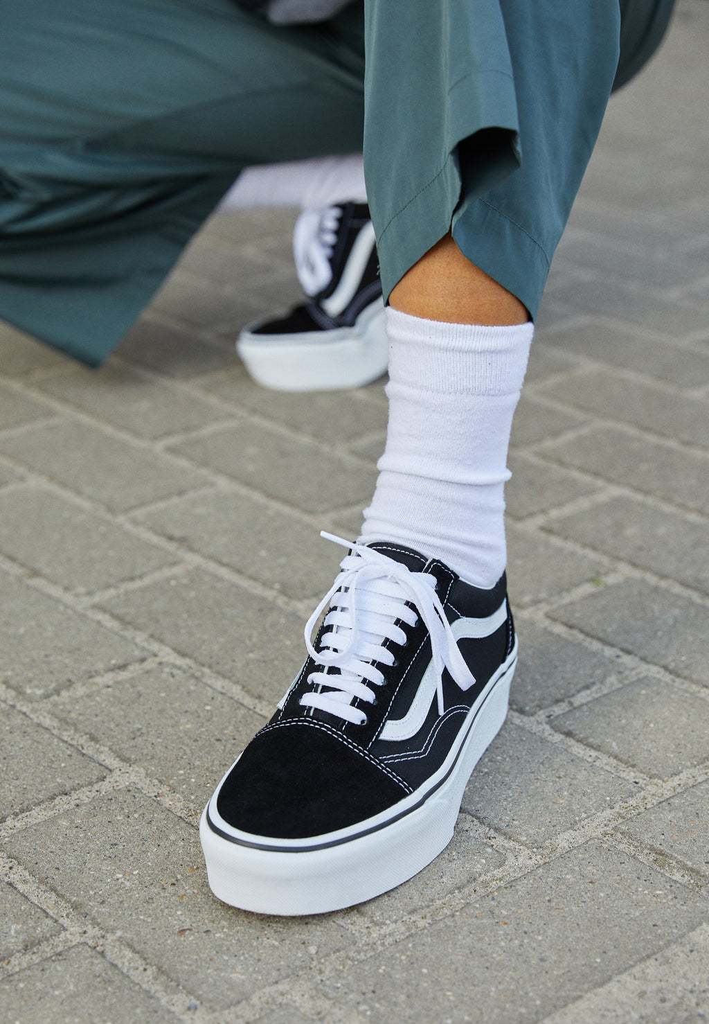 UA OLD SKOOL STACKFORM - Spor ayakkabı - black/true white