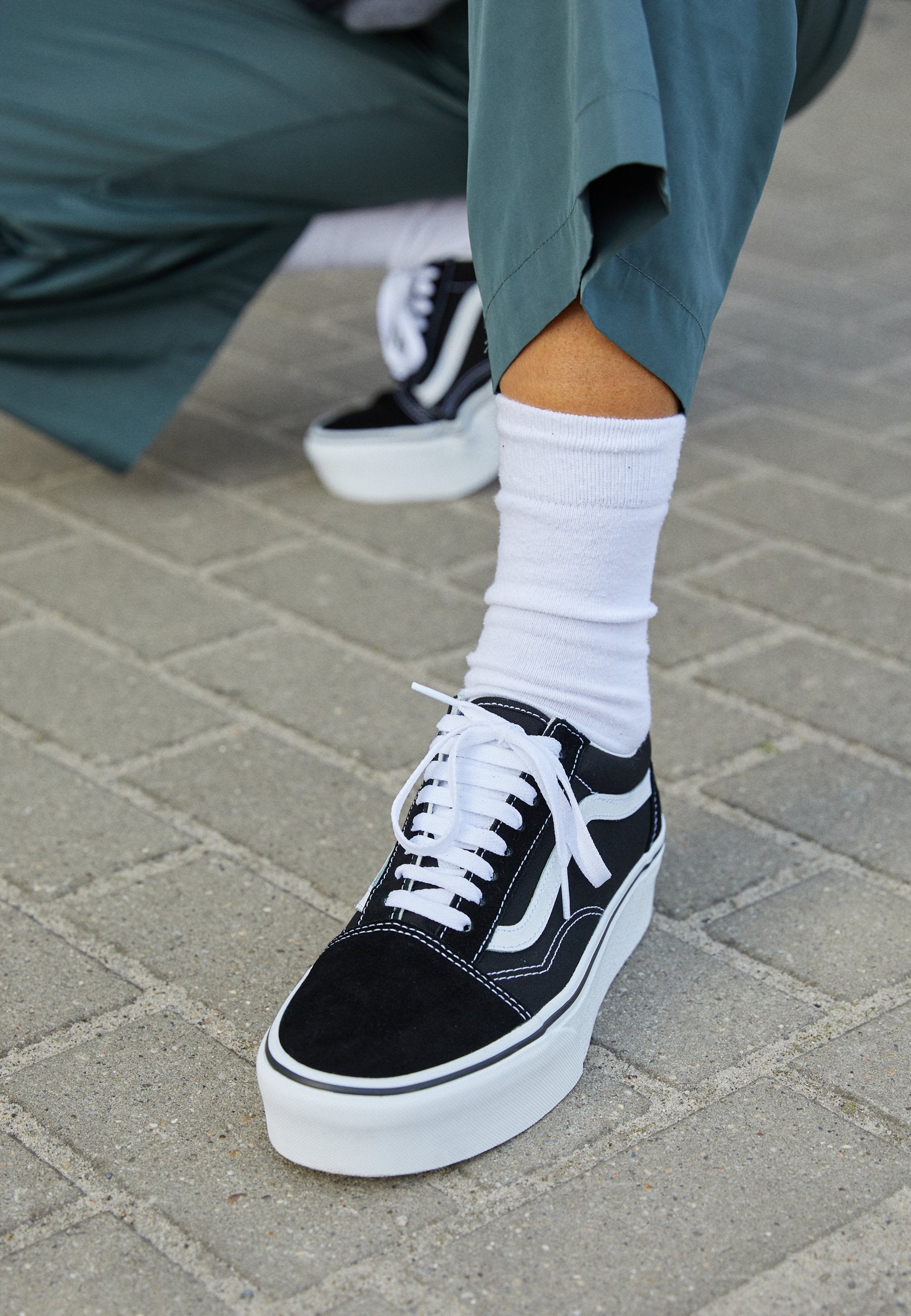 UA OLD SKOOL STACKFORM - Spor ayakkabı - black/true white