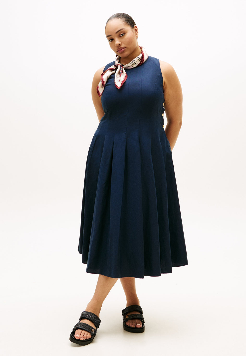 CURVE GOLD-TONE BUTTON LINEN BLEND MIDI DRESS - Day dress - dark night navy