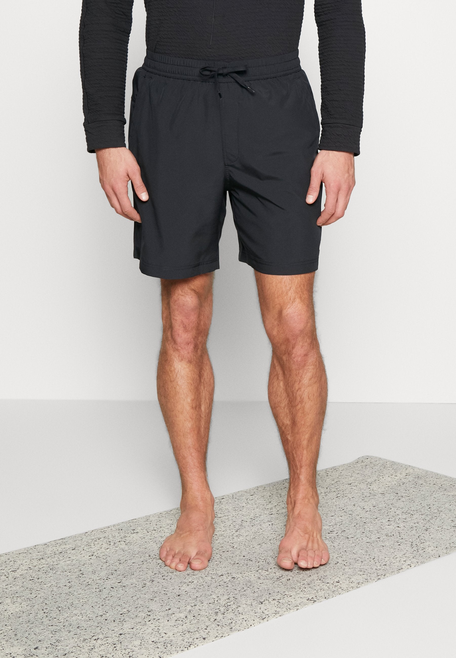 FORM SHORT - Sports shorts - black