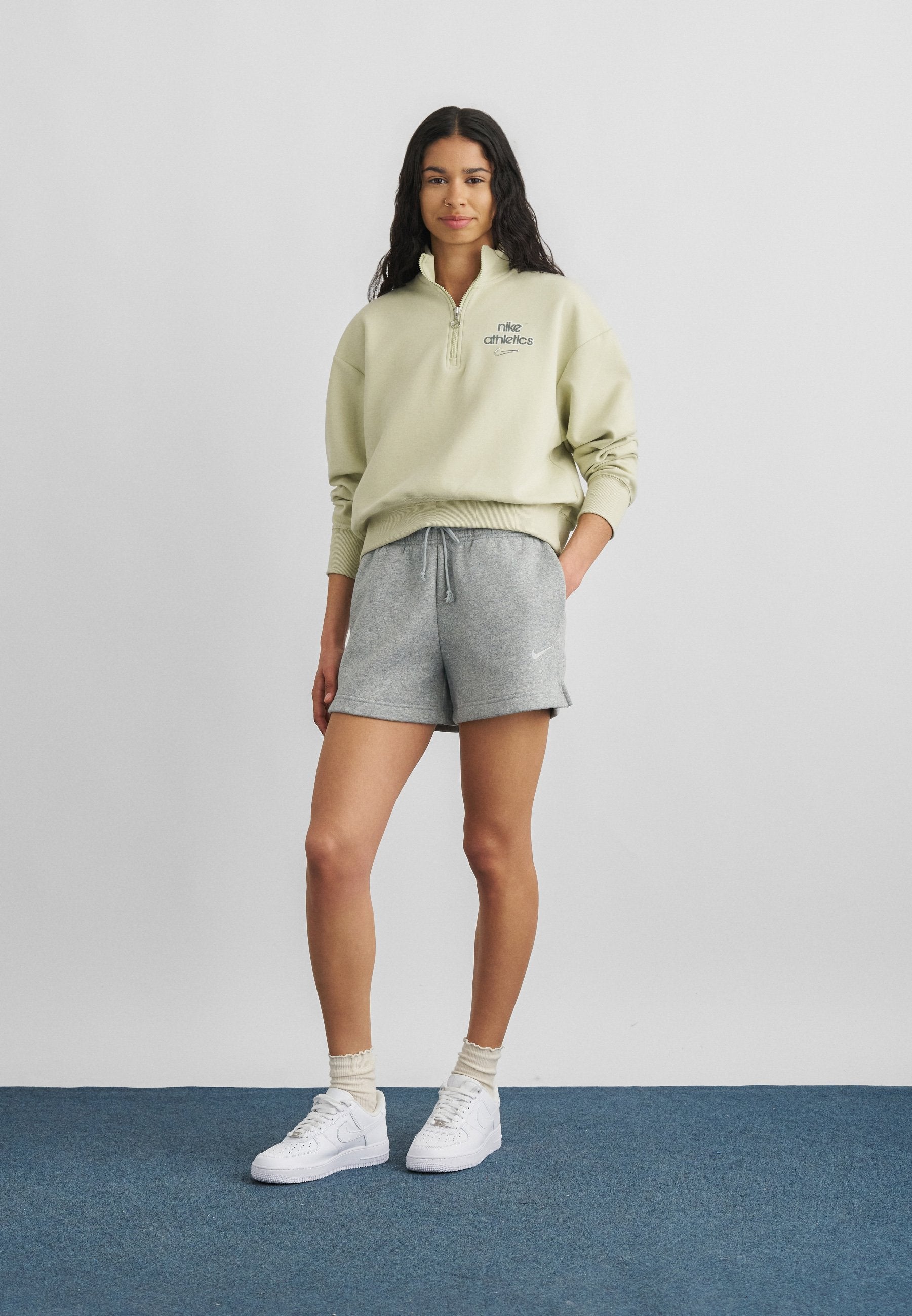 Sweatshirt - olive aura