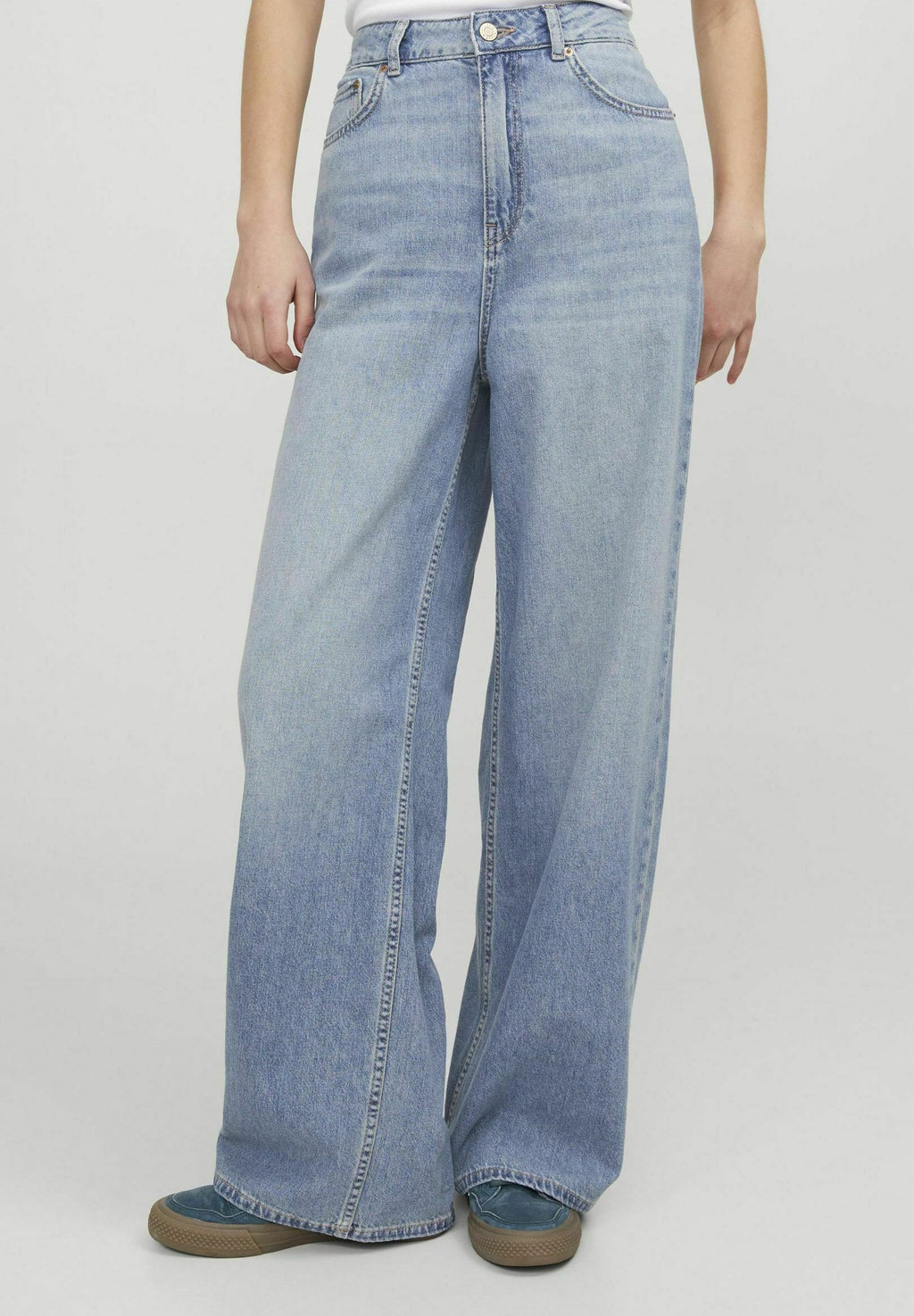 JXTOKYO WIDE FIT DENIM - Wide Leg - light blue denim