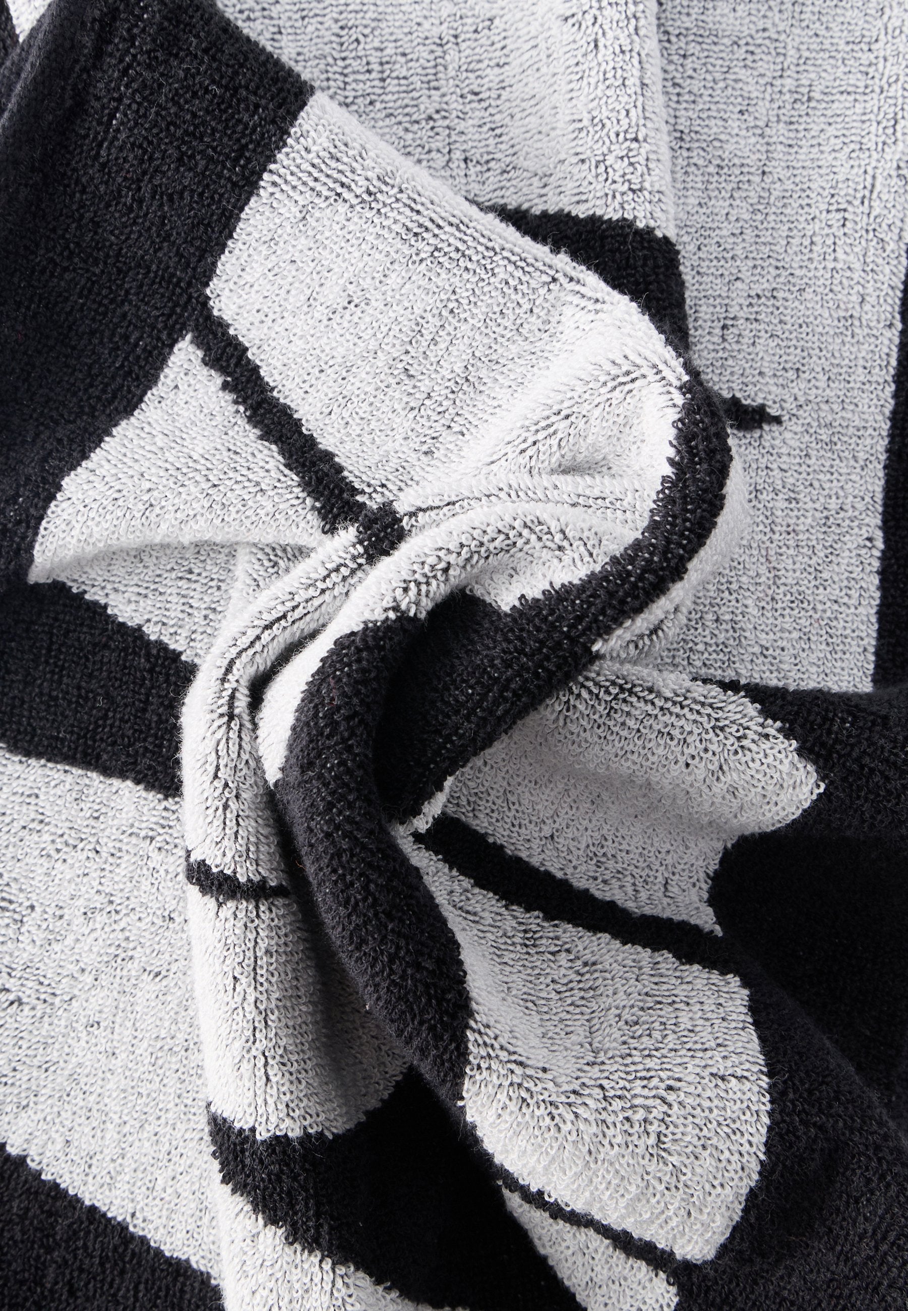 MEDIUM GRAPHIC UNISEX - Towel - black/white