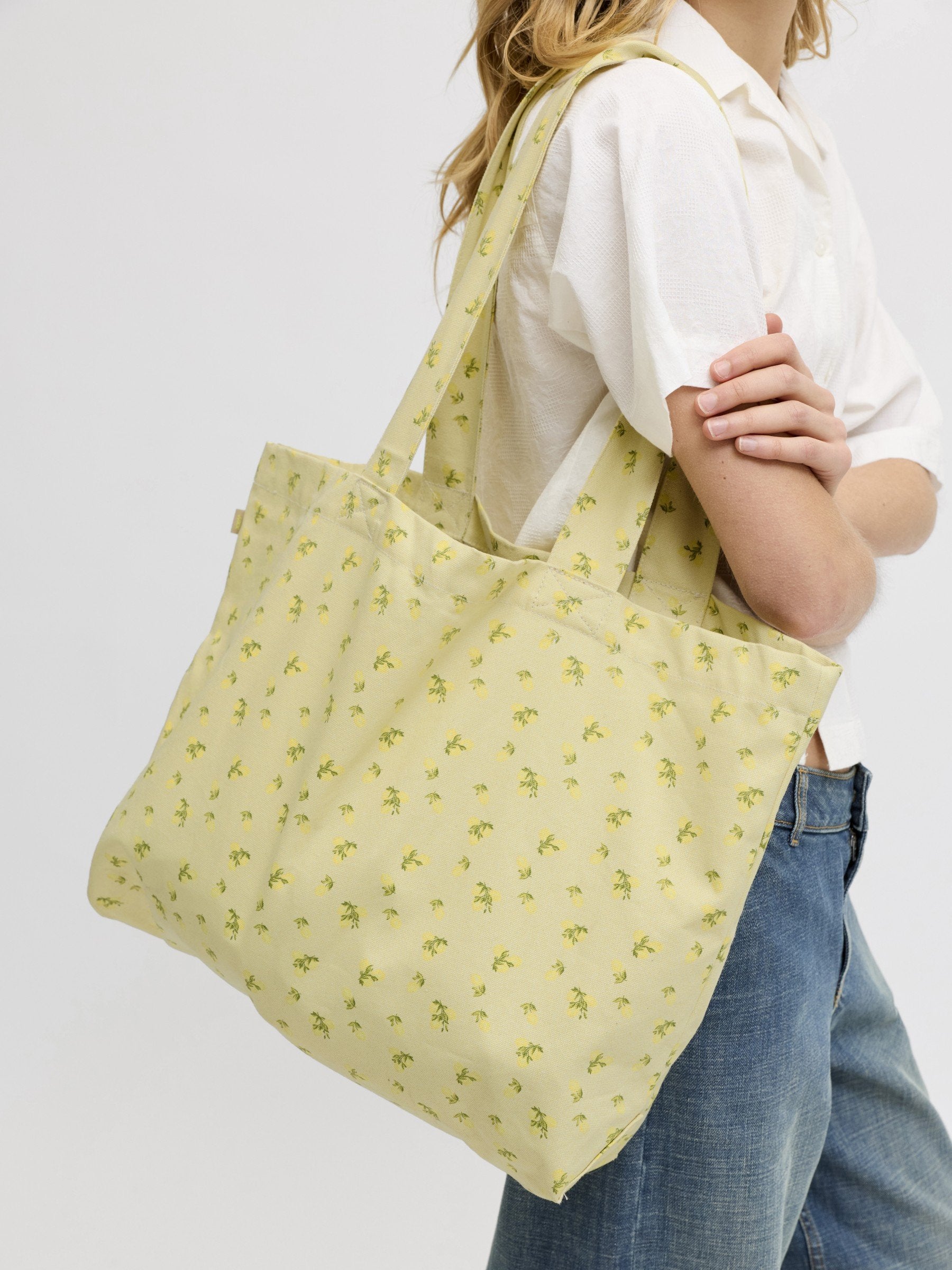 BETHANY AOP TOTE BAG - Tote bag - sunlight lemons