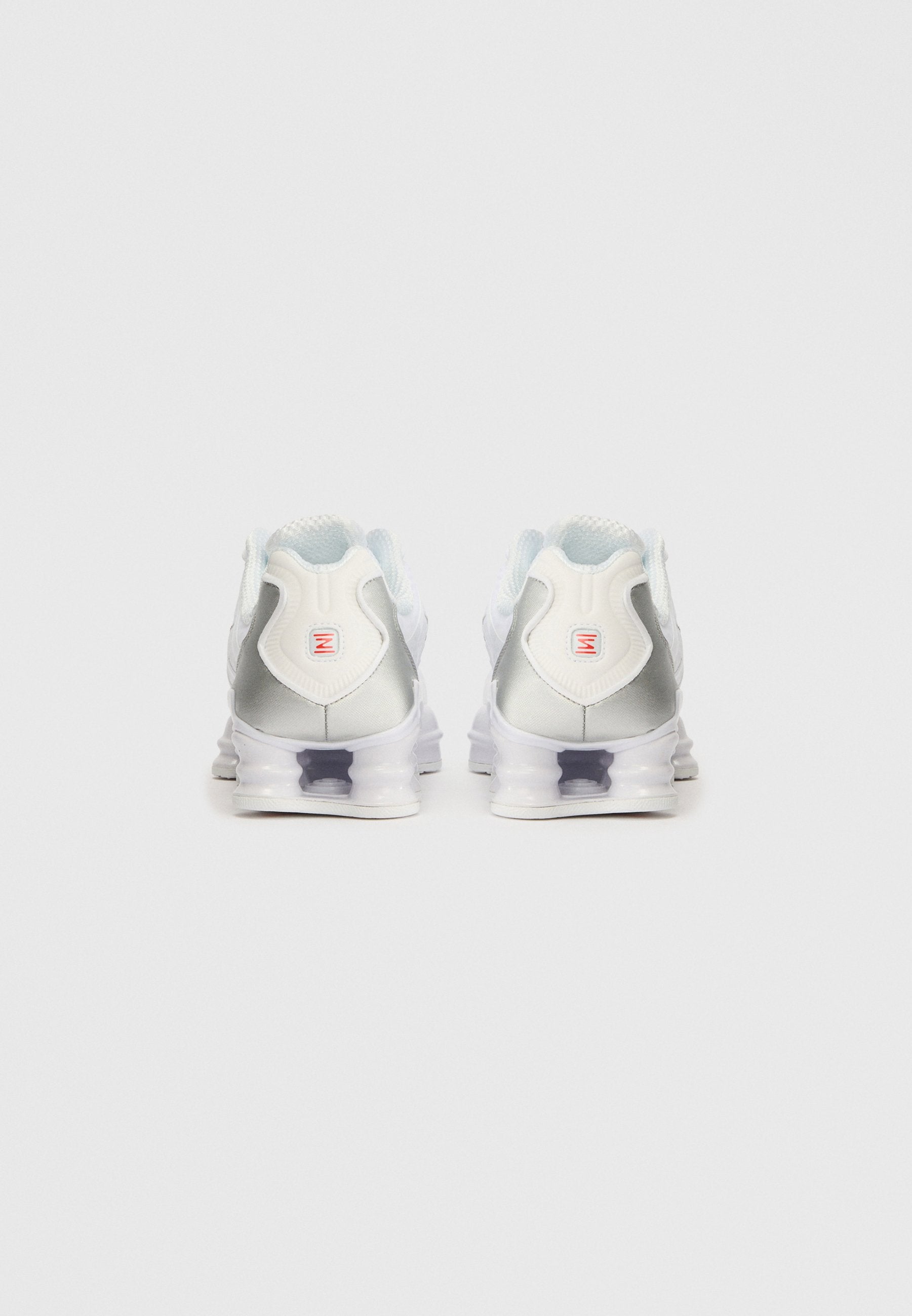 SHOX TL UNISEX - Baskets - blanc/argenté métallisé/orange