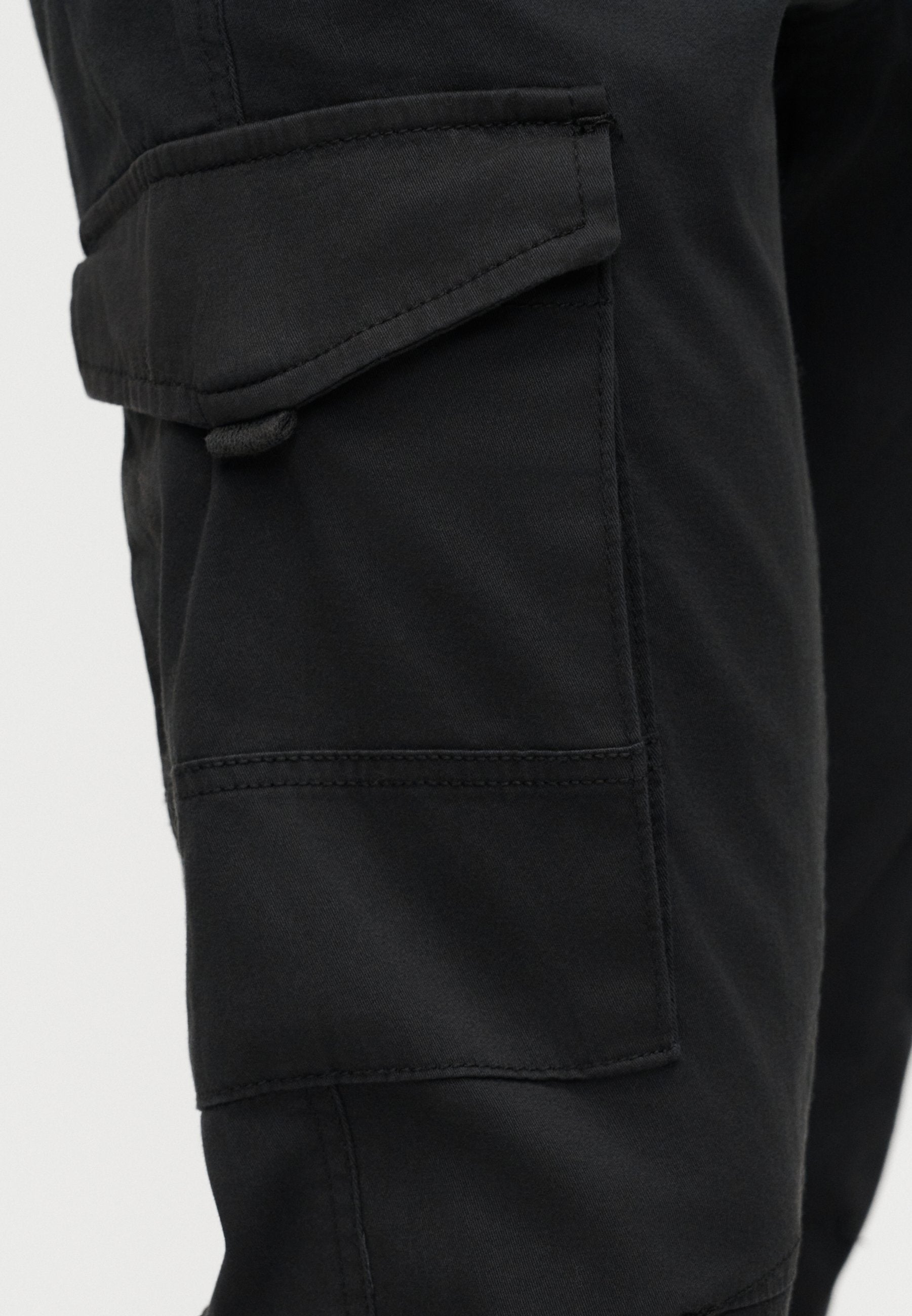 Cargo trousers - black