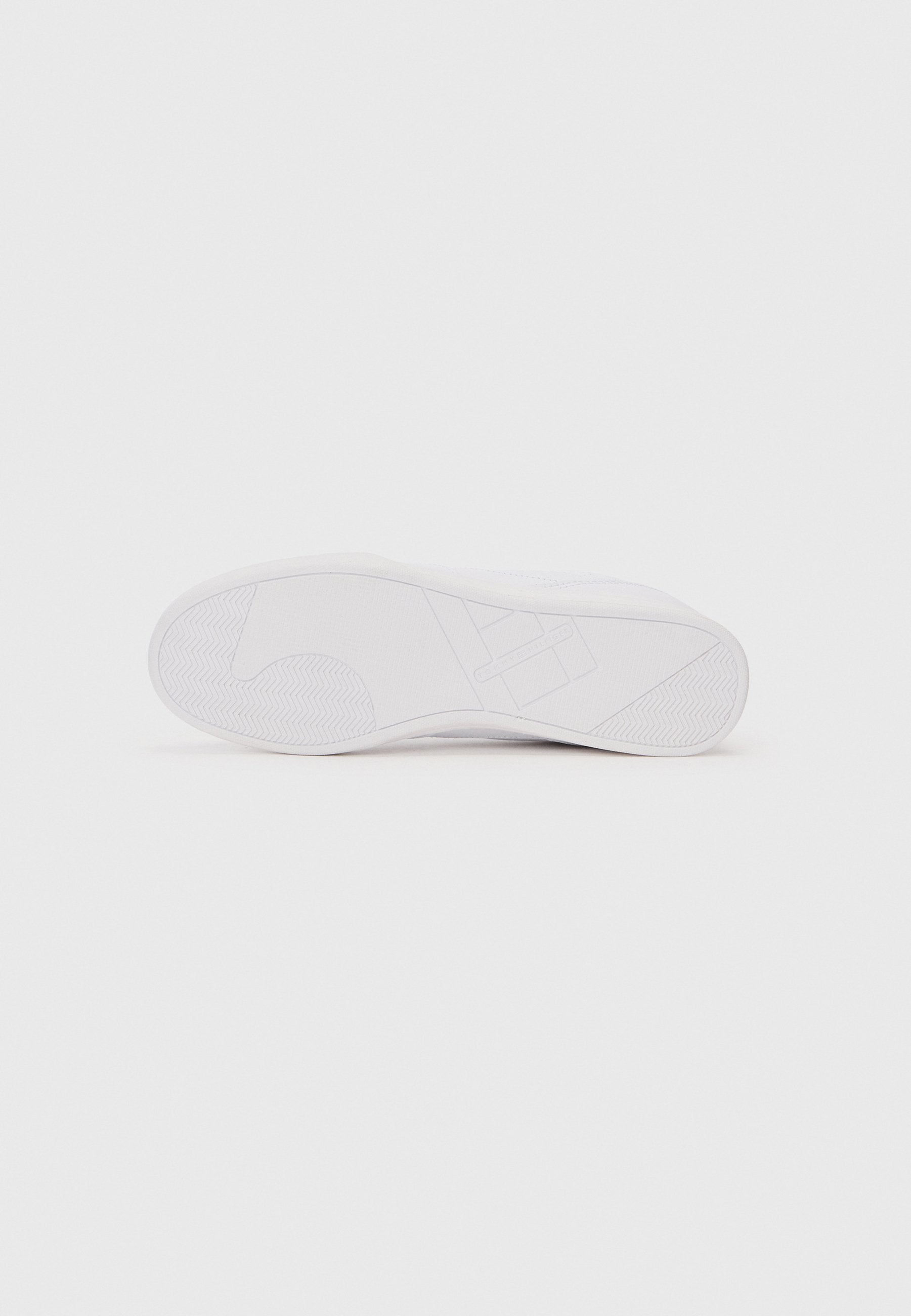 BASKETS À SEMELLE CUP ET LOGO EN CREUX EN CUIR - Baskets - blanc