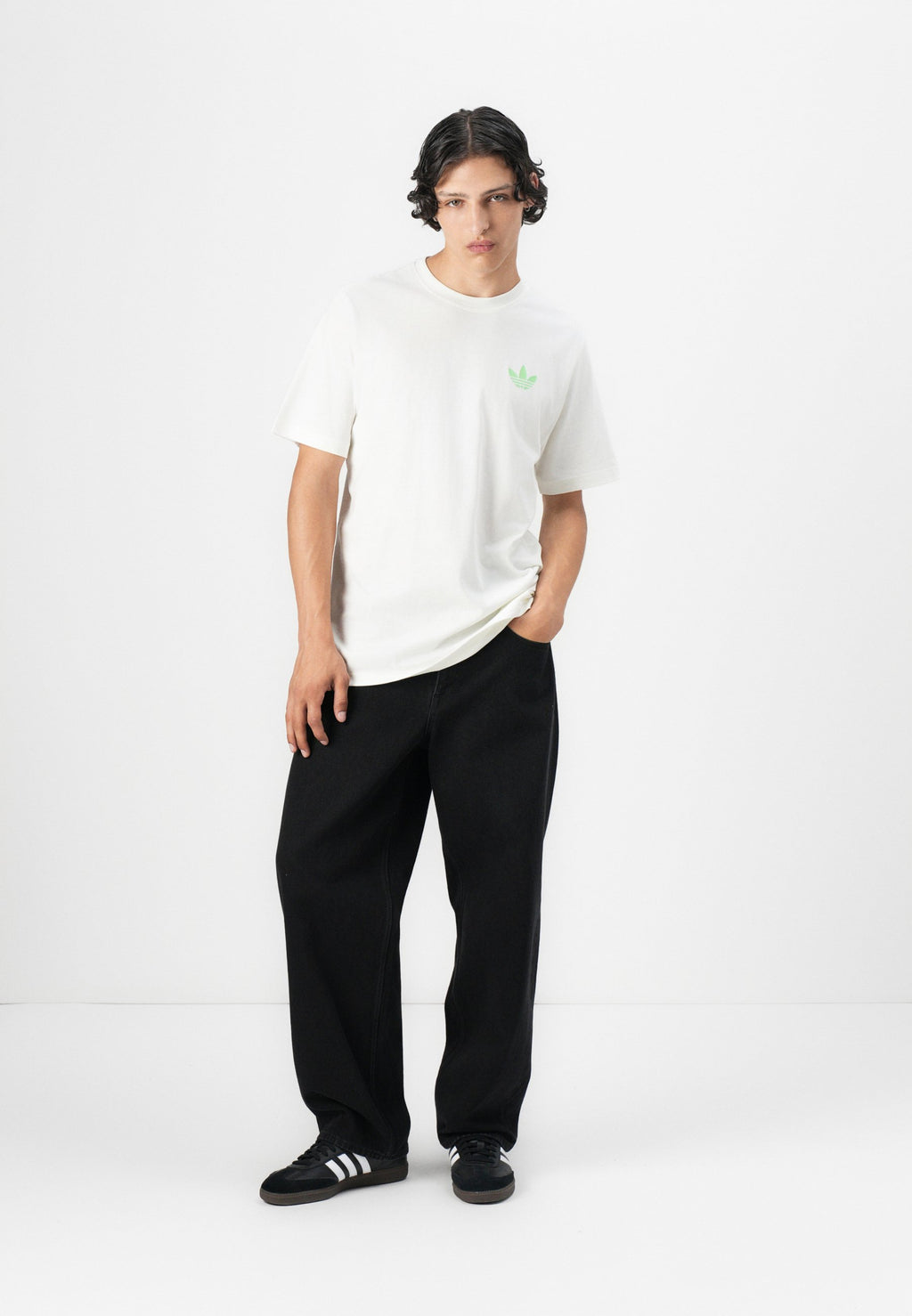 تي شيرت مطبوع RETRO APPLE TEE UNISEX - تي شيرت مطبوع - أبيض مائل