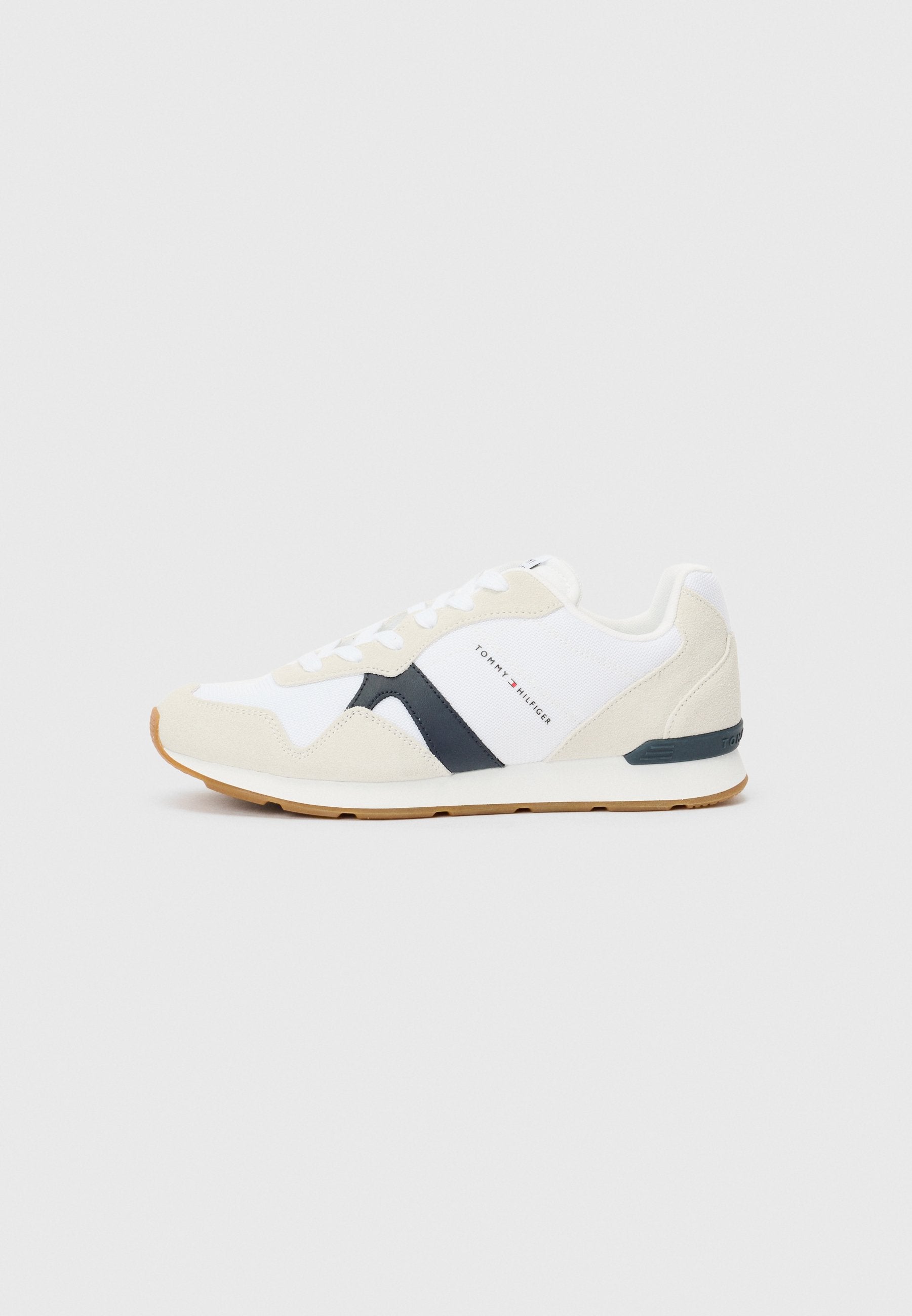 Trainers - white