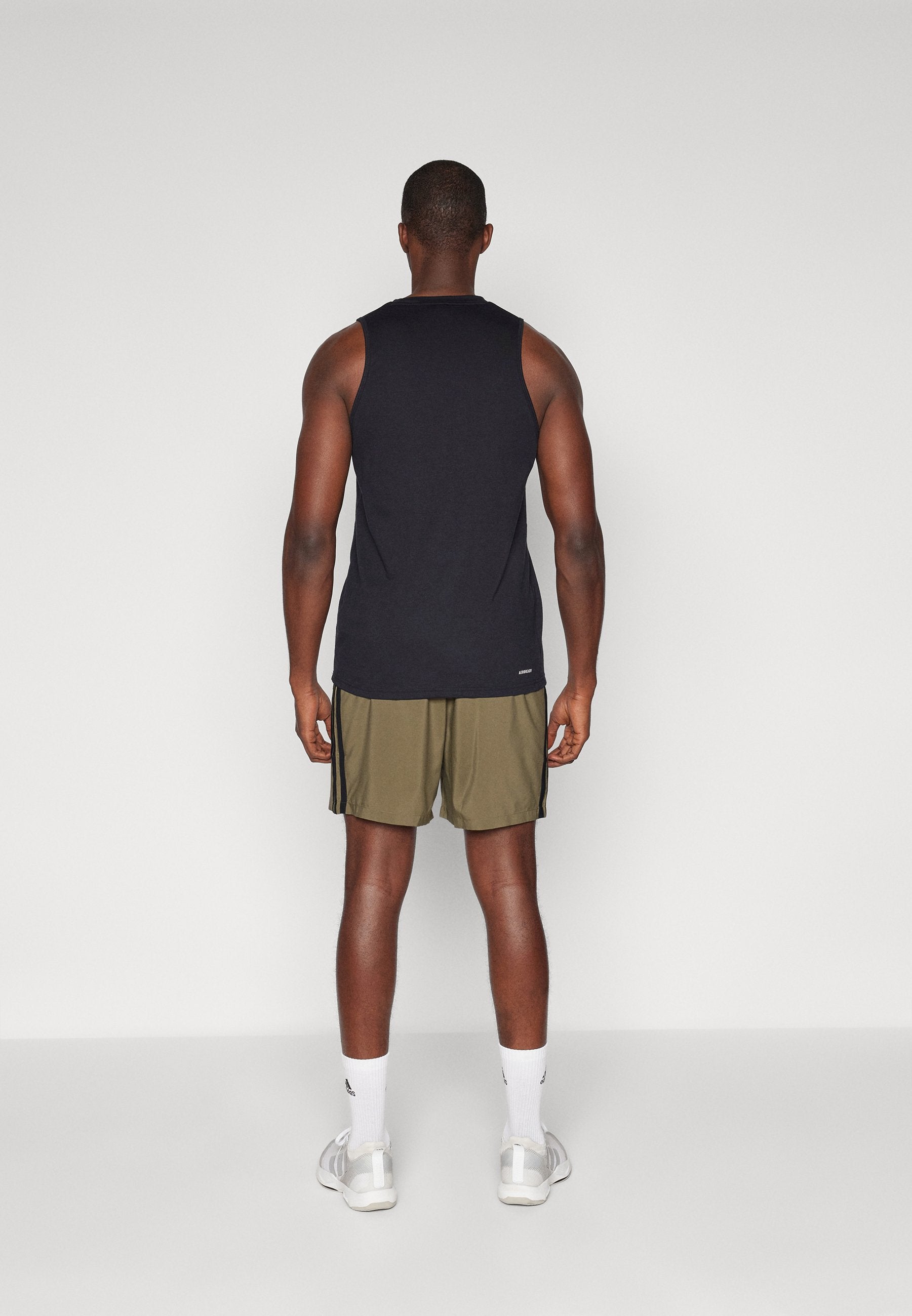 M 3S CHELSEA B - Sports shorts - olive strata/black